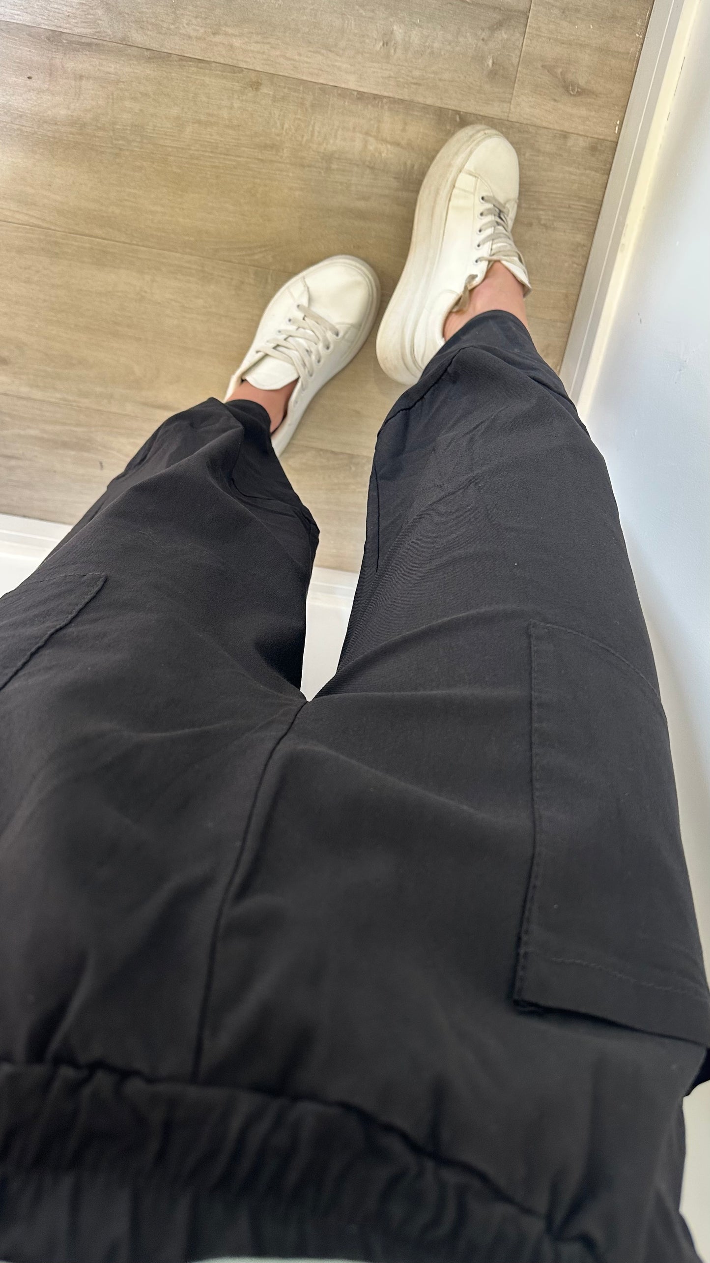 BLACK CROPPED POCKET TROUSERS