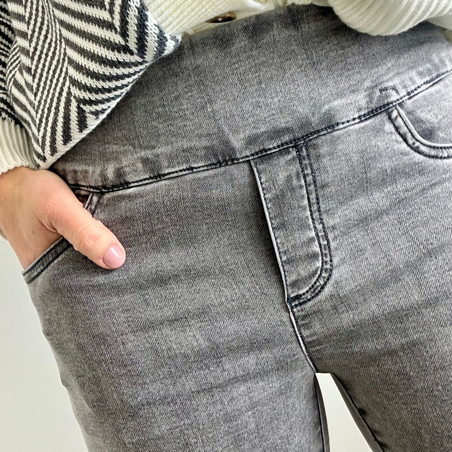 GREY TOCADO JEANS