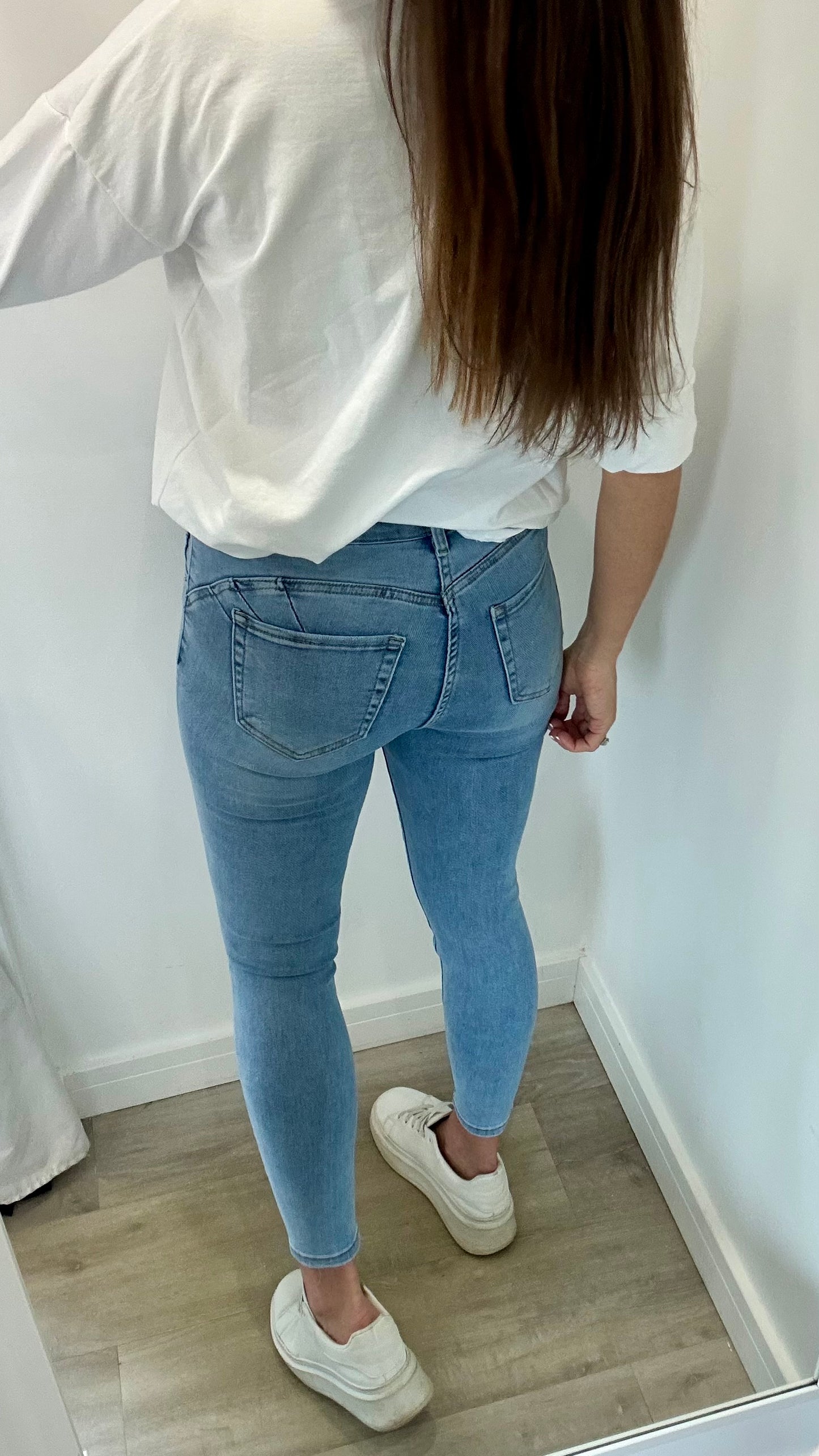 MID WASH BLUE SKINNY STRETCH JEANS