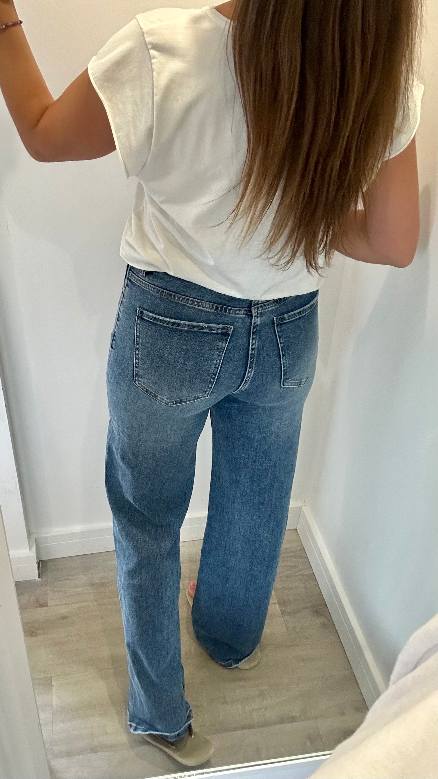 MID WASH STRAIGHT LEG JEANS - LONGER LENGTH WITH STRETCH