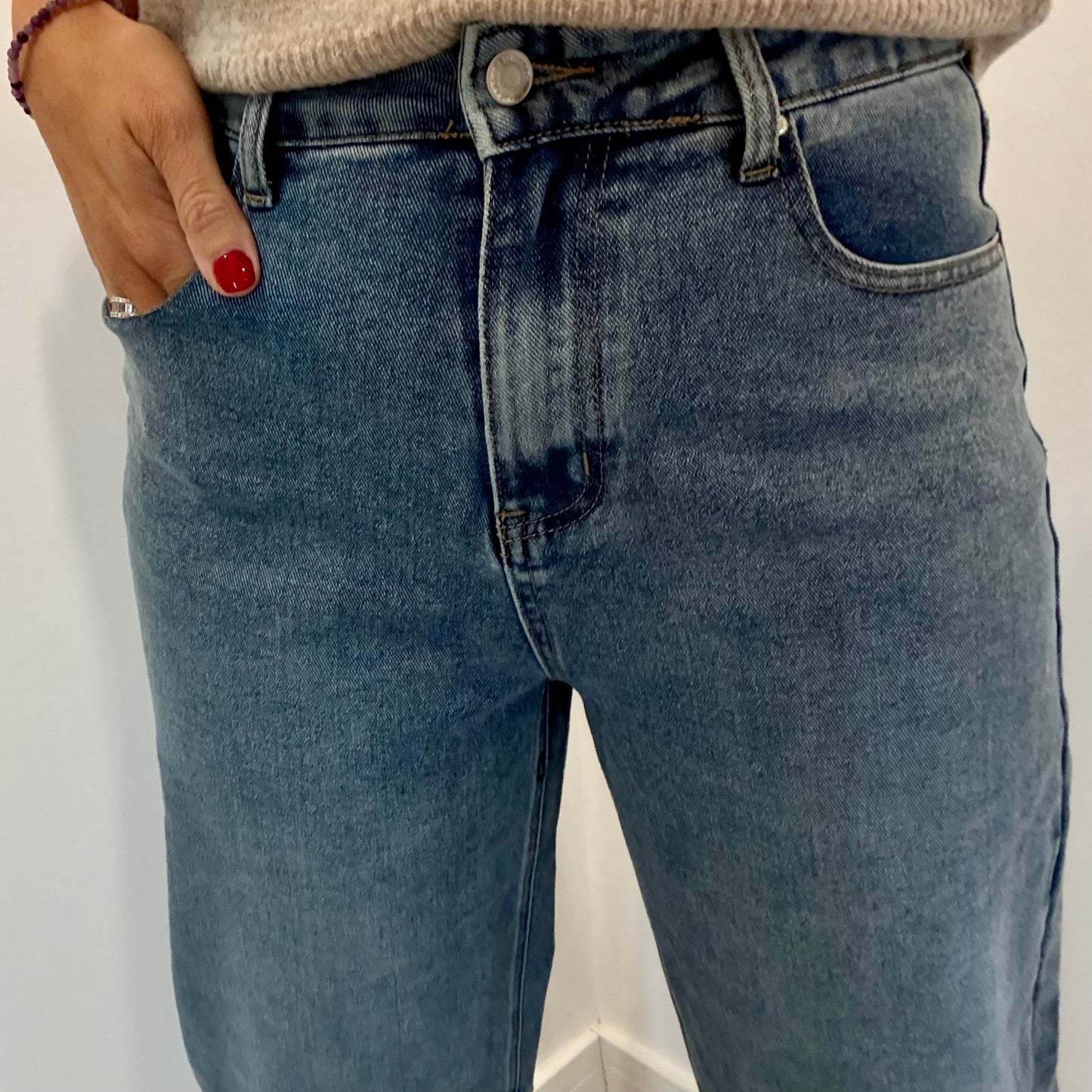 SOFT BLUE BARREL-LEG MOM JEANS