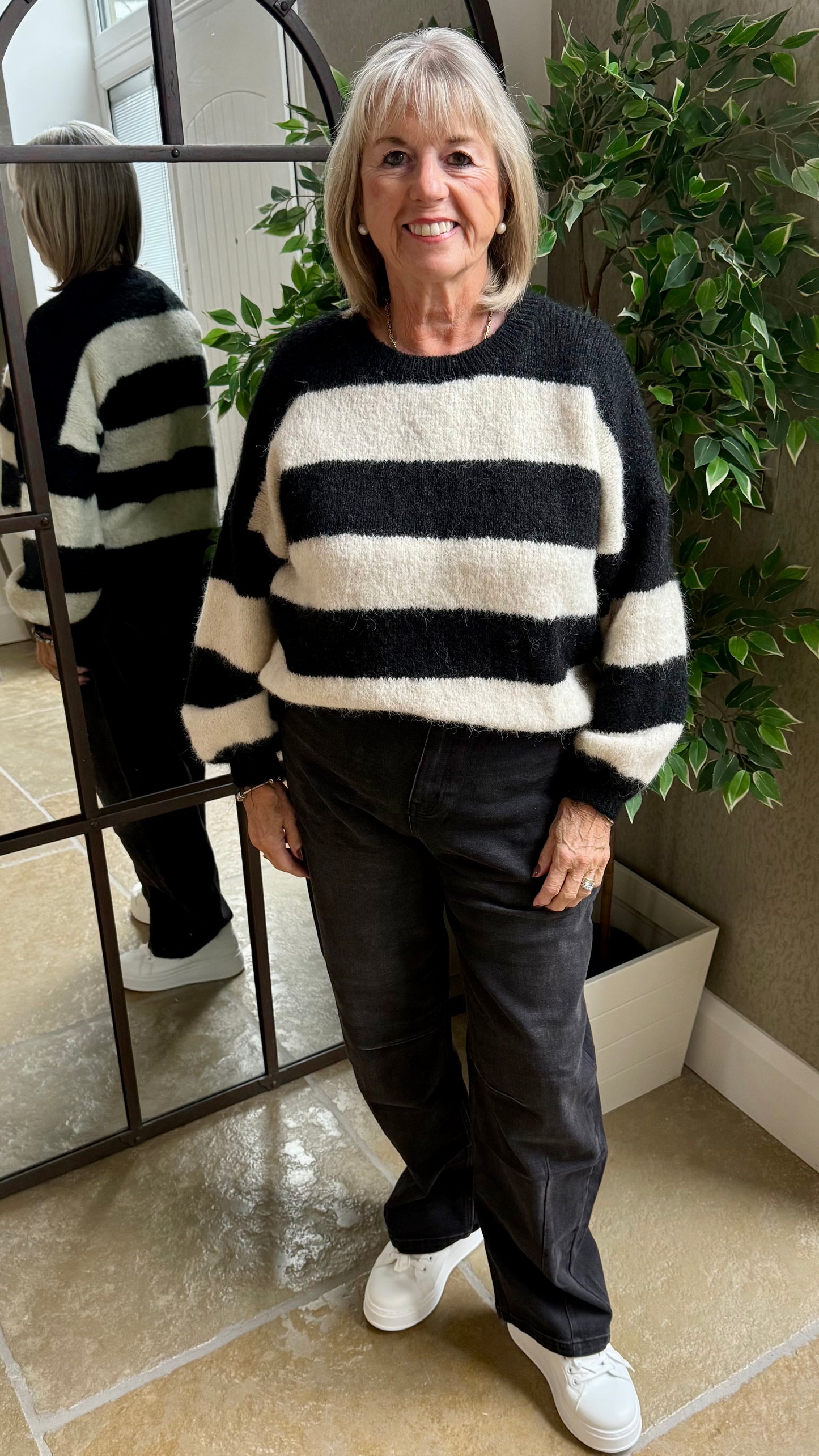 BLACK BALLOON BARREL-LEG MOM JEANS