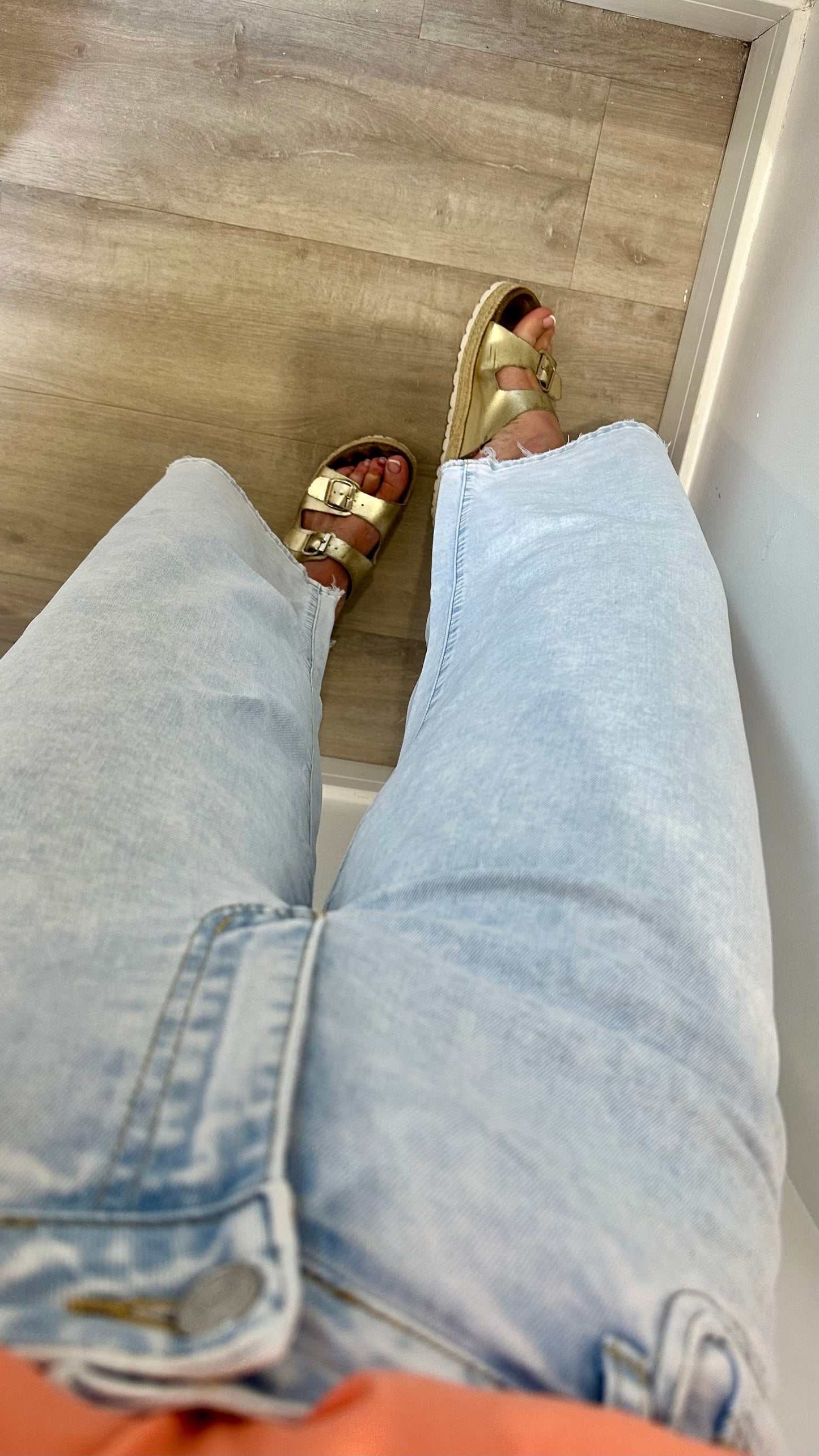 TOXIK LIGHT WASH CROPPED WIDE LEG JEANS