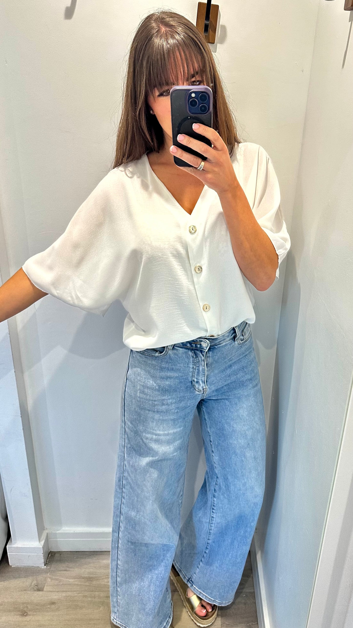 WHITE FLOATY SLEEVE BUTTON TOP