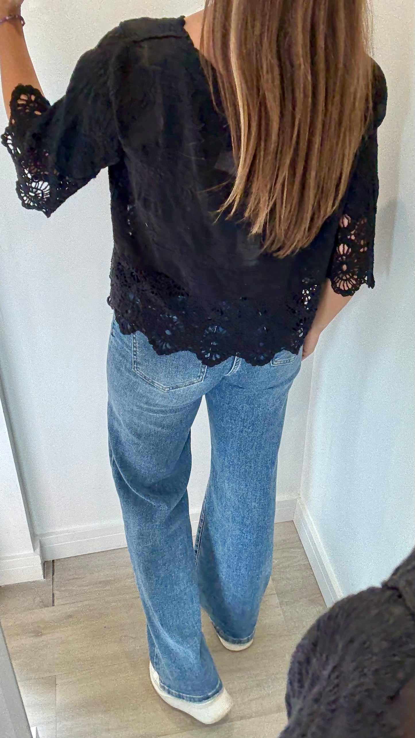 BLACK FLORAL APPLIQUE V NECK TOP