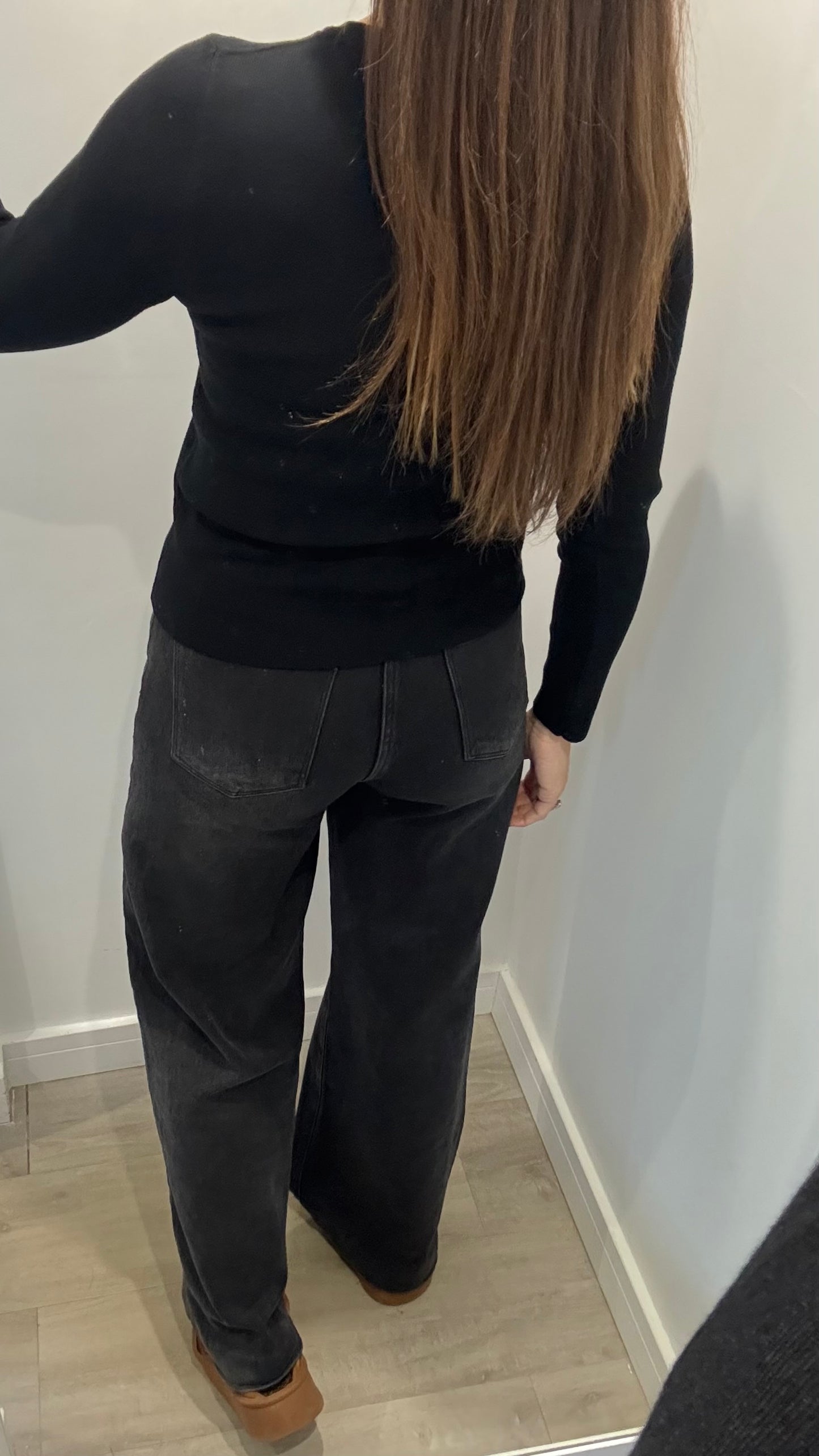 BLACK FINE KNIT ROUND NECK JUMPER