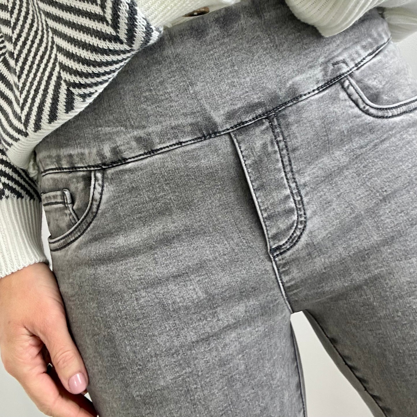 GREY TOCADO JEANS
