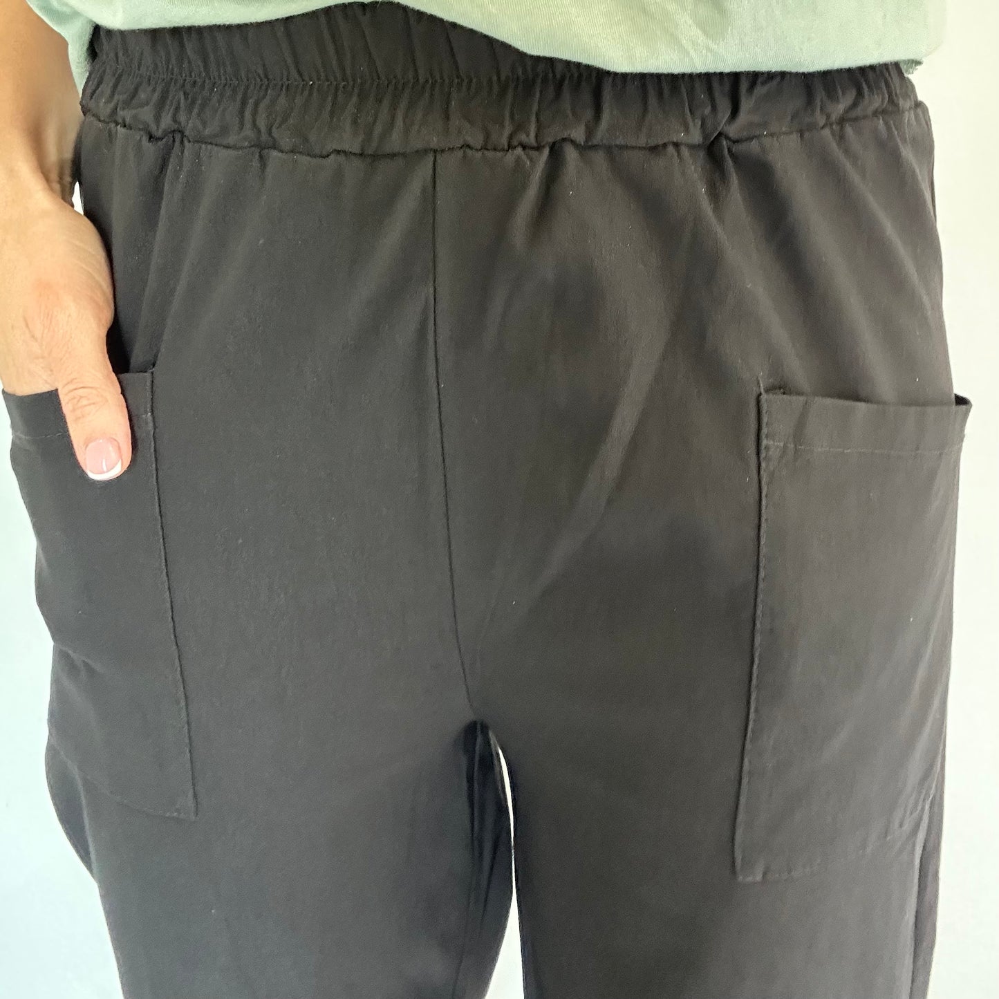 BLACK CROPPED POCKET TROUSERS