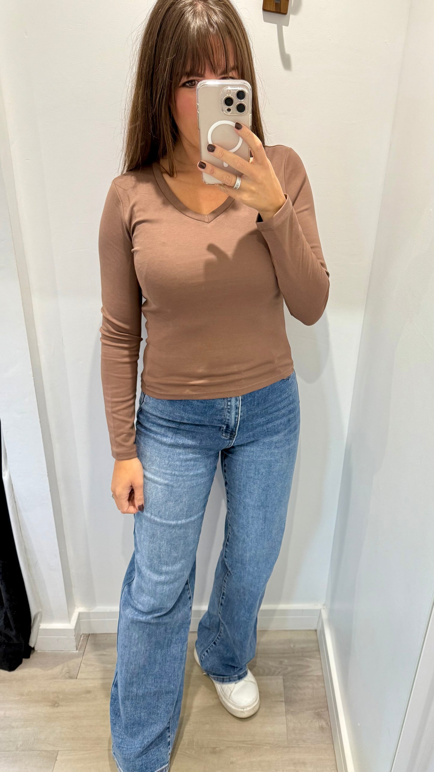 CHOCOLATE V-NECK STRETCH BASIC TOP