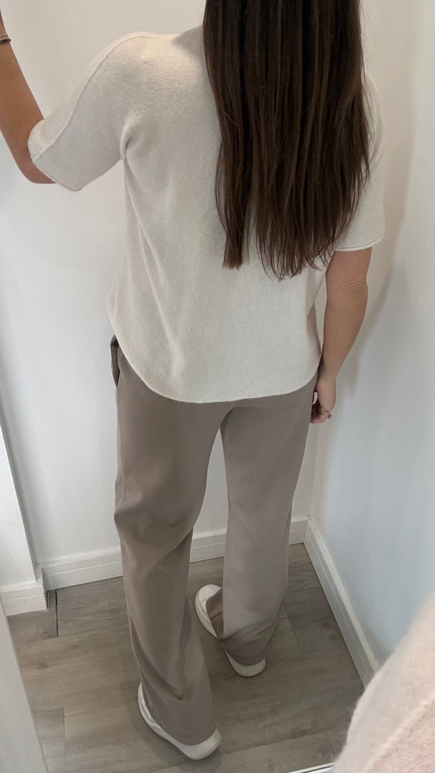 CREAM SHORT-SLEEVE TURTLENECK KNIT TOP