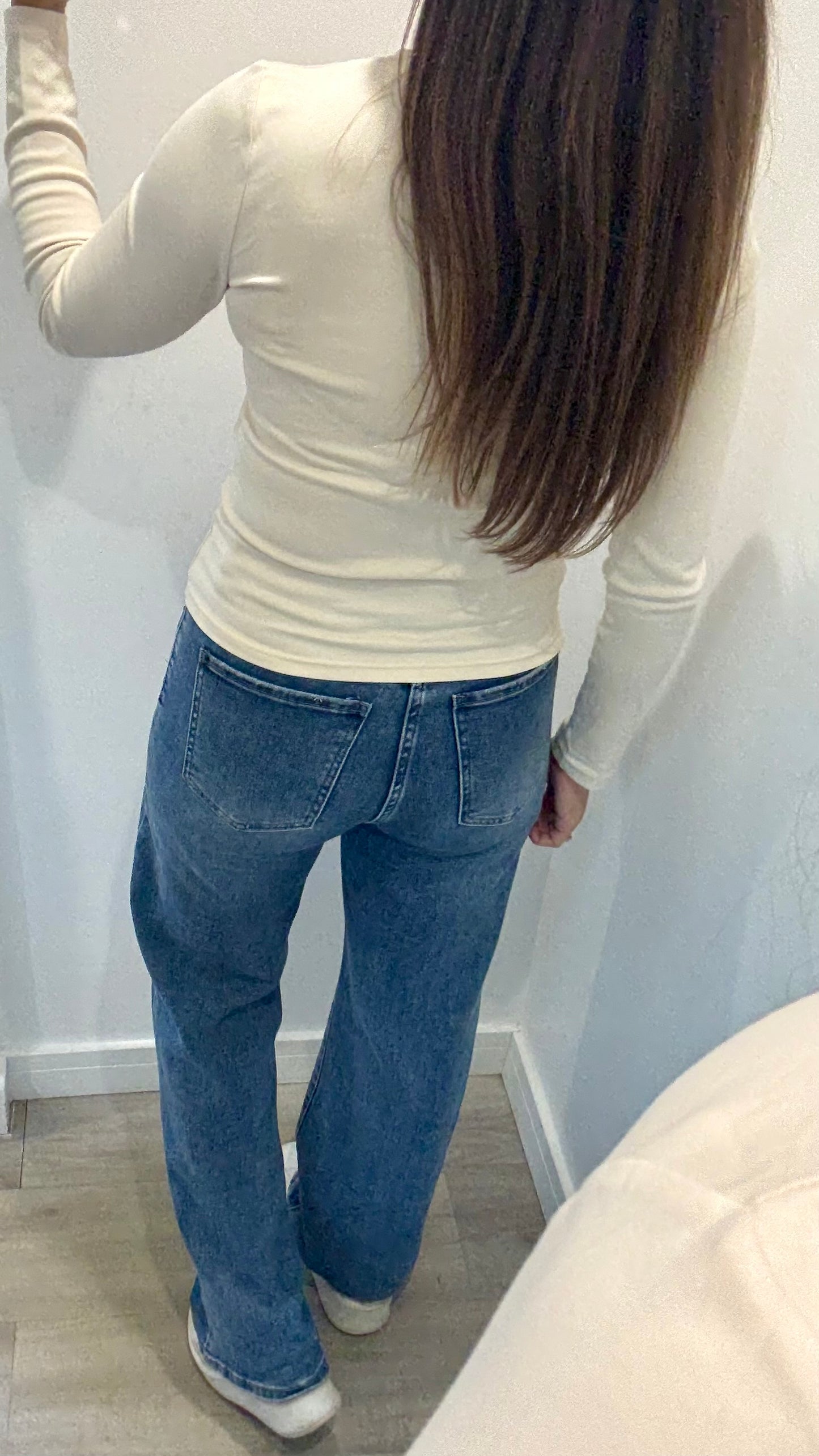 CREAM V-NECK STRETCH BASIC TOP