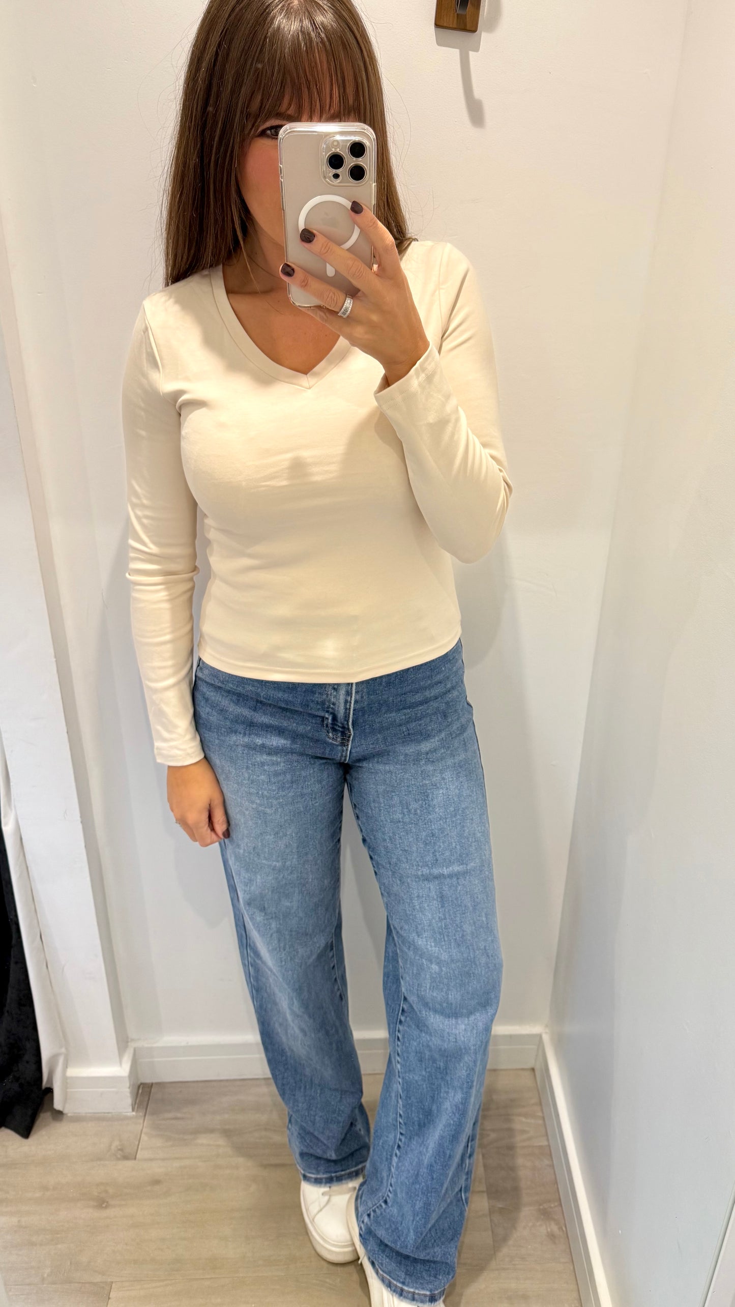 CREAM V-NECK STRETCH BASIC TOP