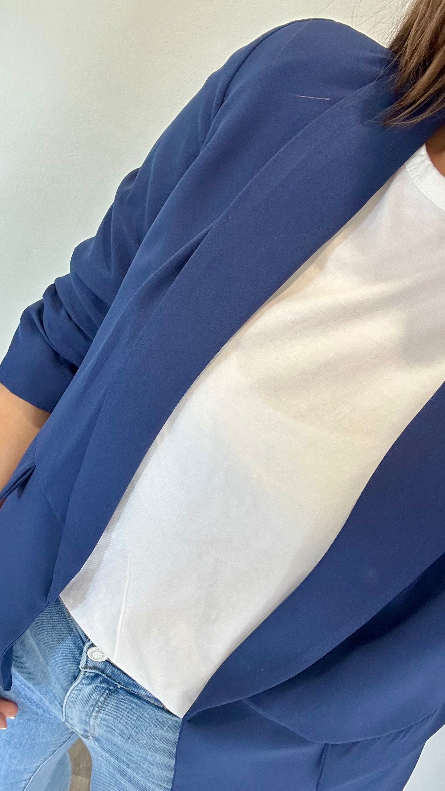 NAVY RUCHED SLEEVE BLAZER