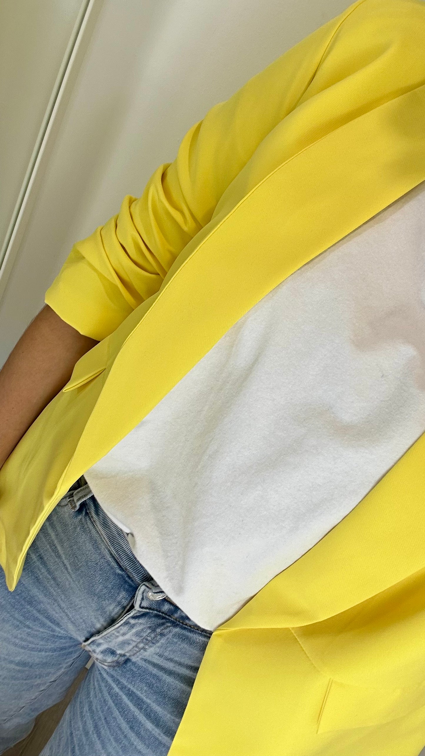 YELLOW RUCHED SLEEVE BLAZER