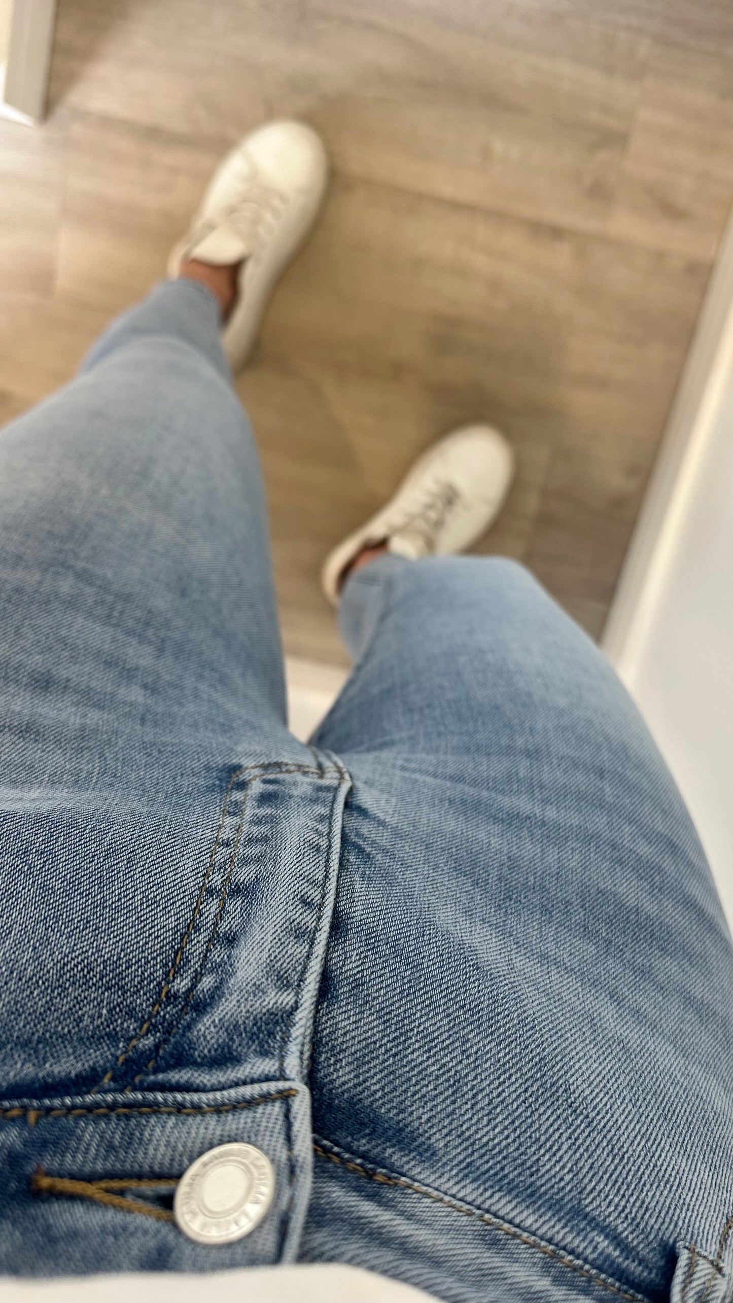 MID WASH BLUE SKINNY STRETCH JEANS