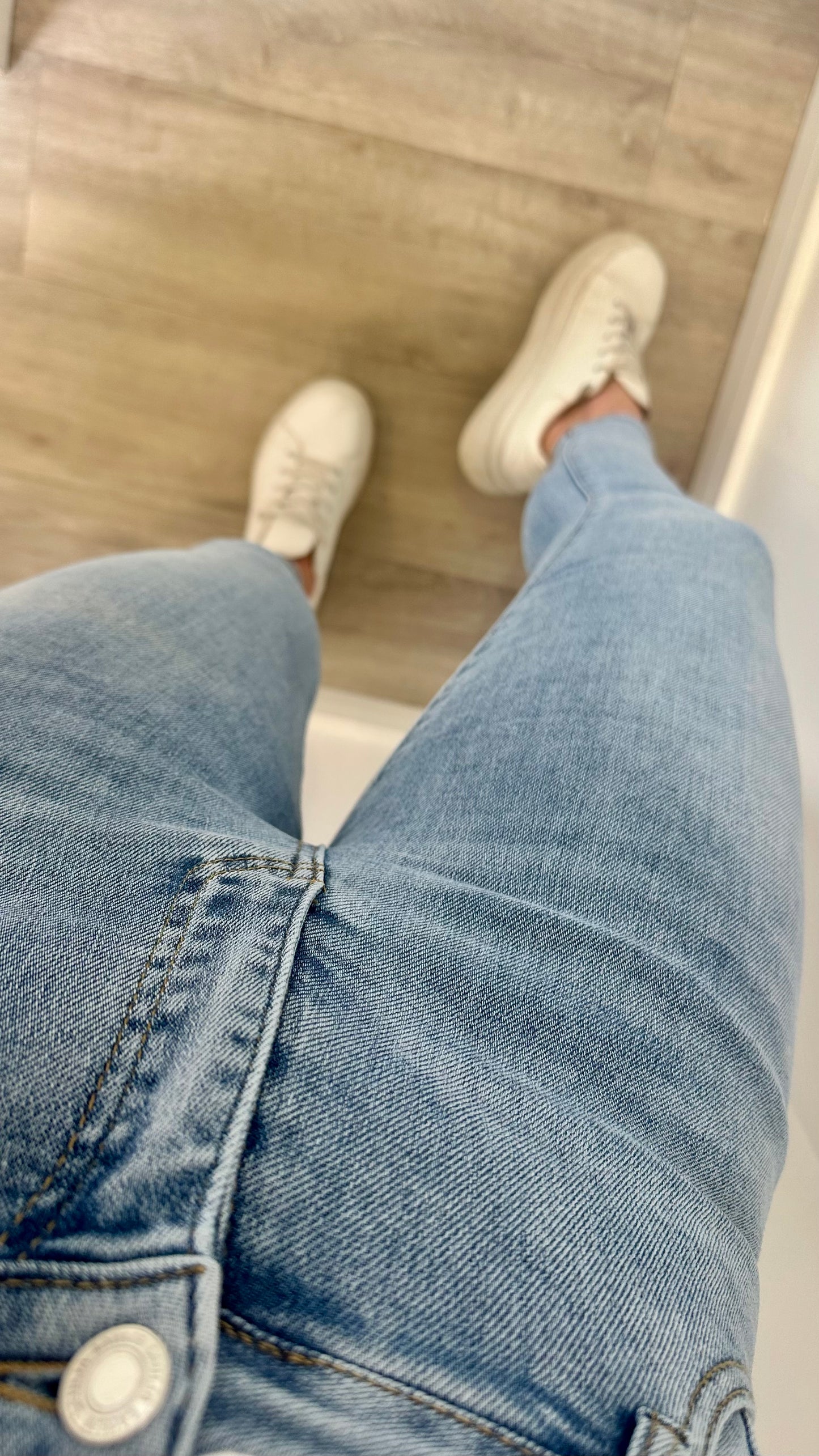 MID WASH BLUE SKINNY STRETCH JEANS