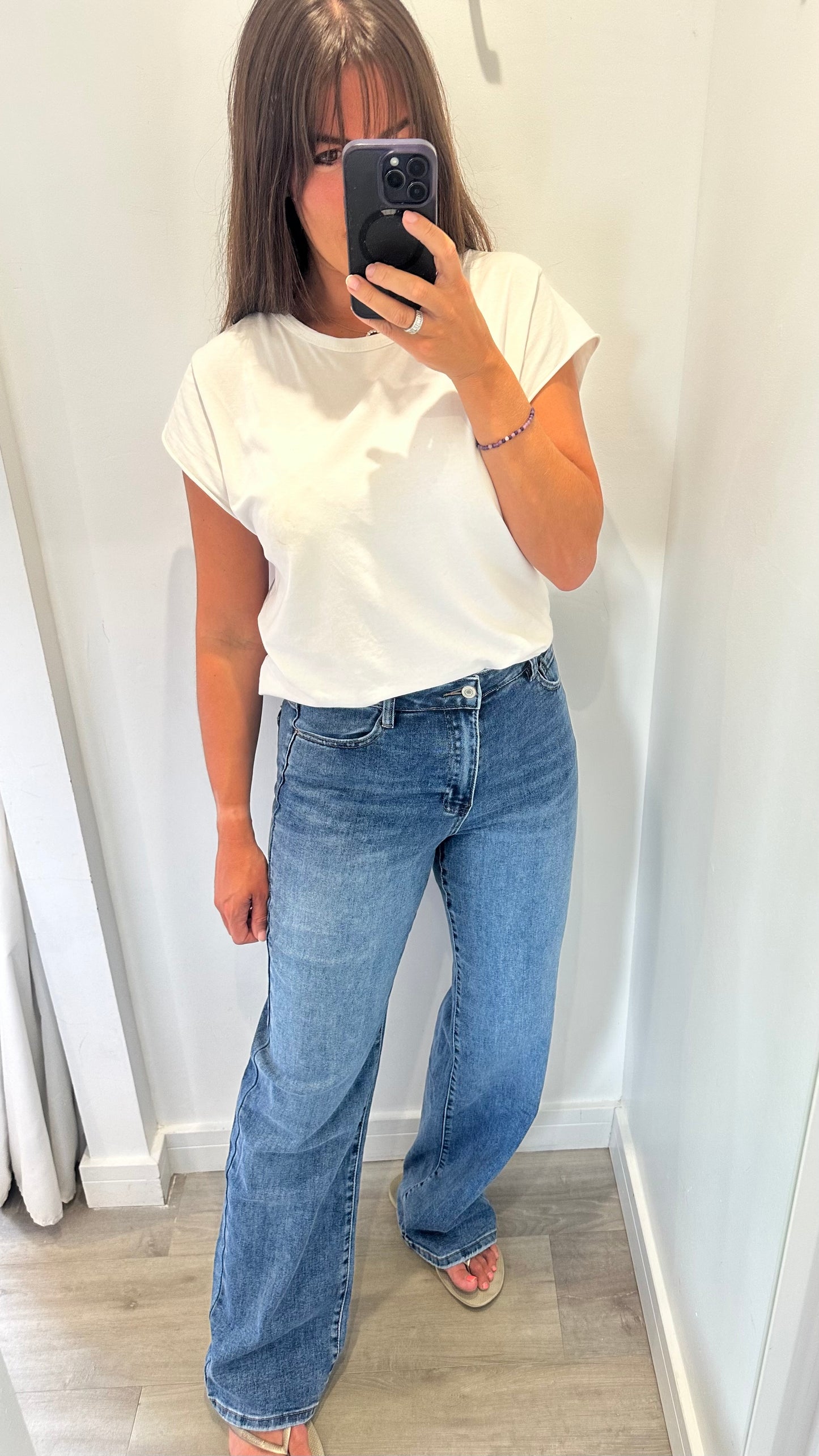 MID WASH STRAIGHT LEG JEANS - LONGER LENGTH WITH STRETCH