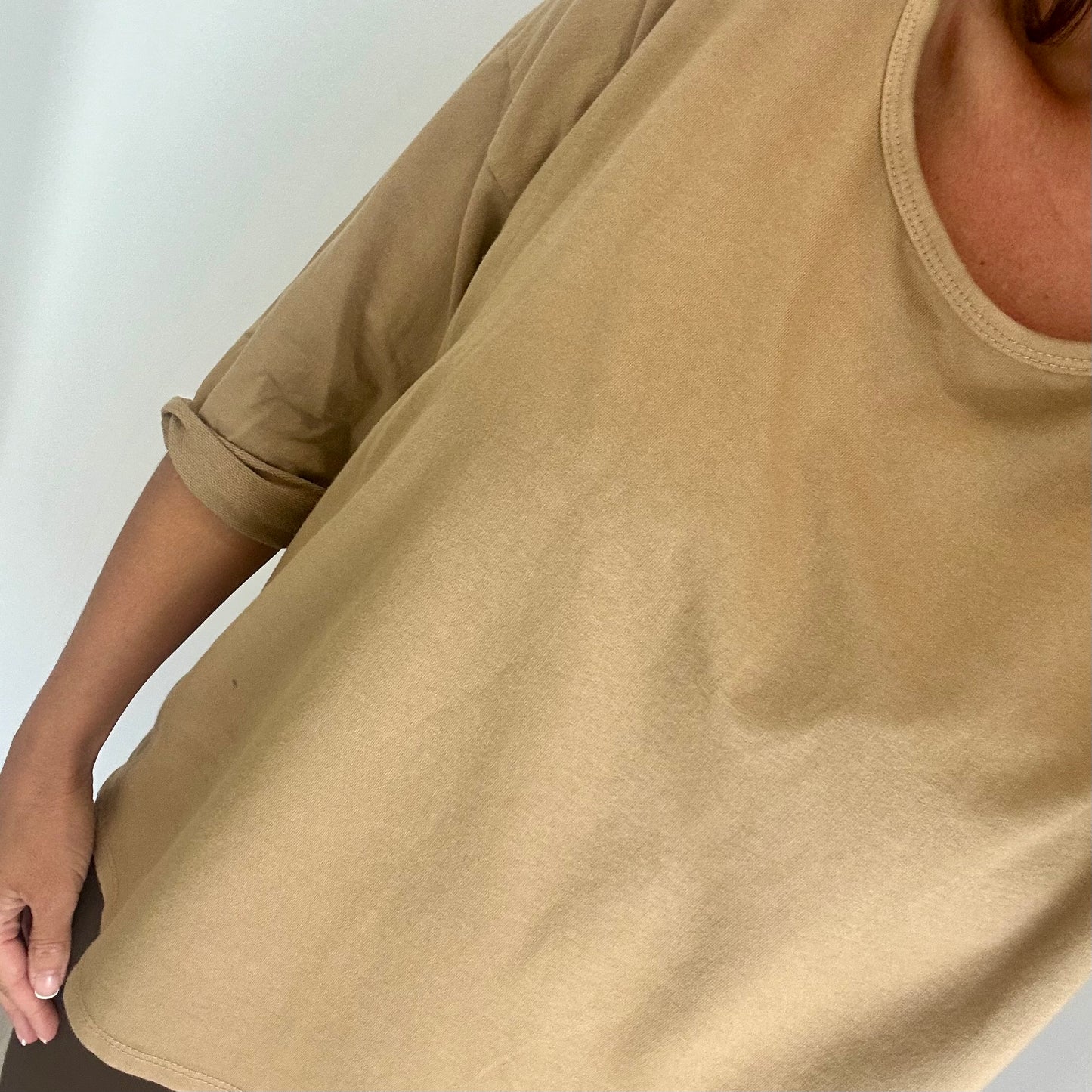 CAMEL ROLL SLEEVE SWEAT TOP