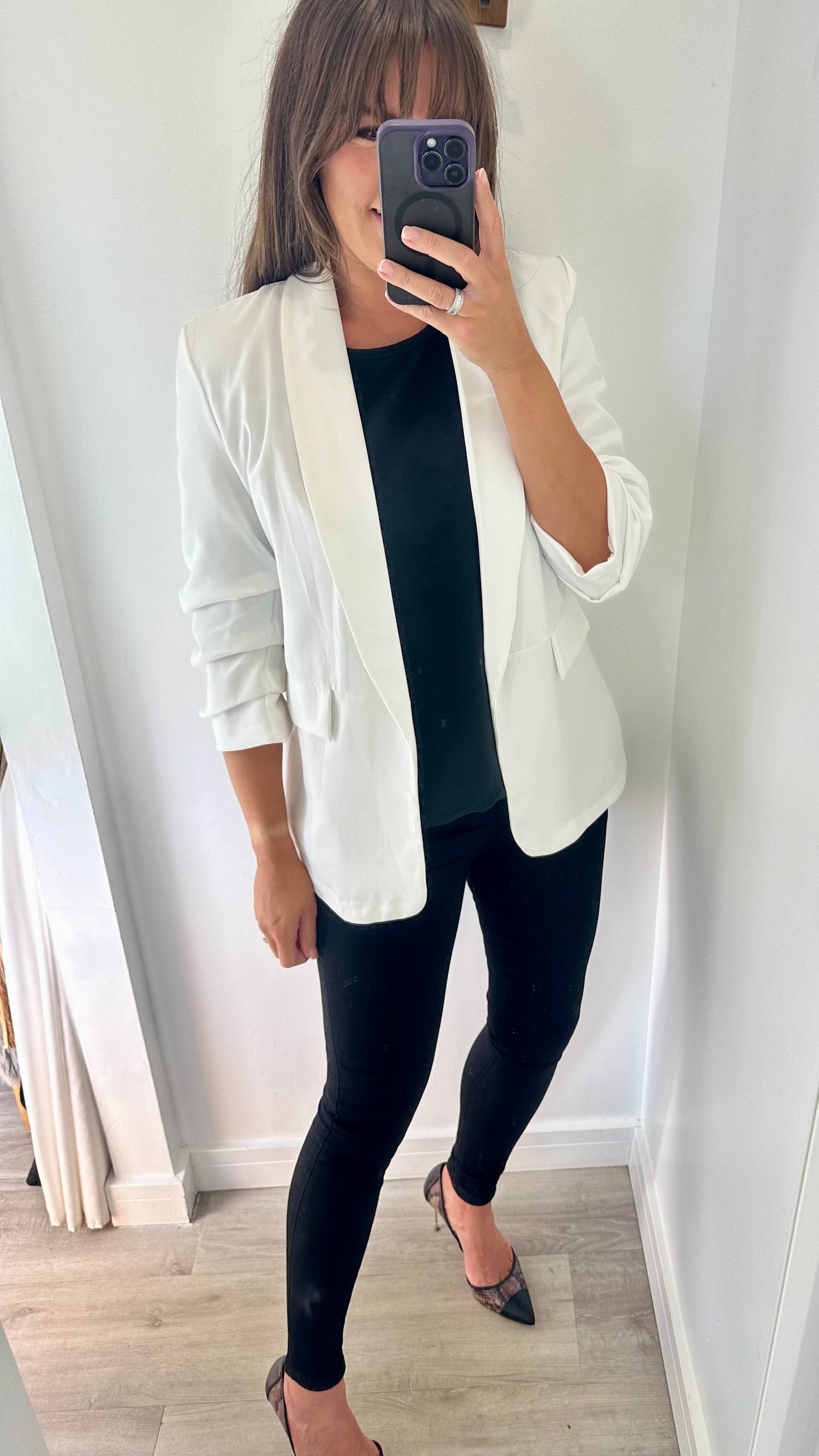 WHITE RUCHED SLEEVE BLAZER