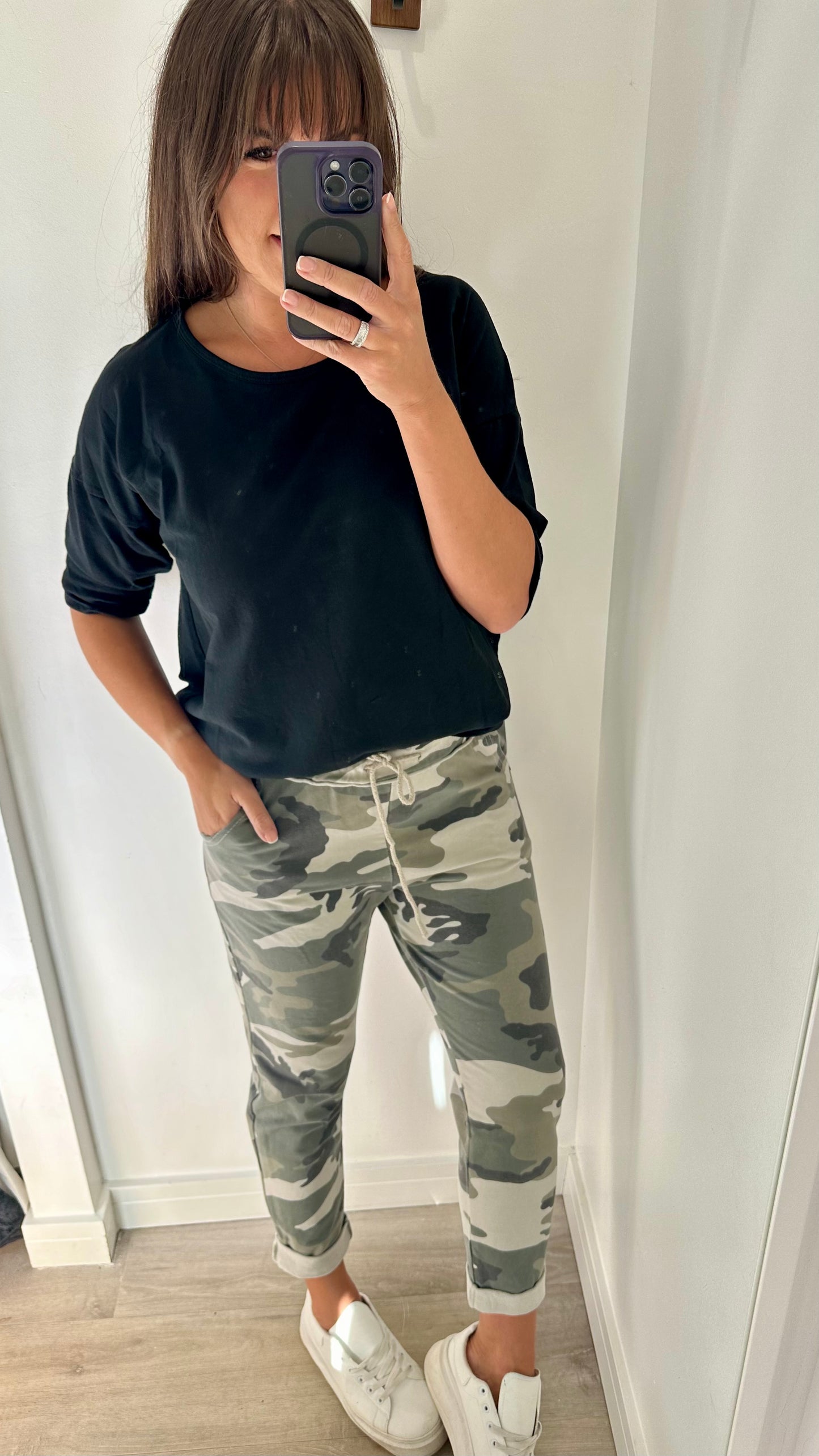 BLACK ROLL SLEEVE SWEAT TOP