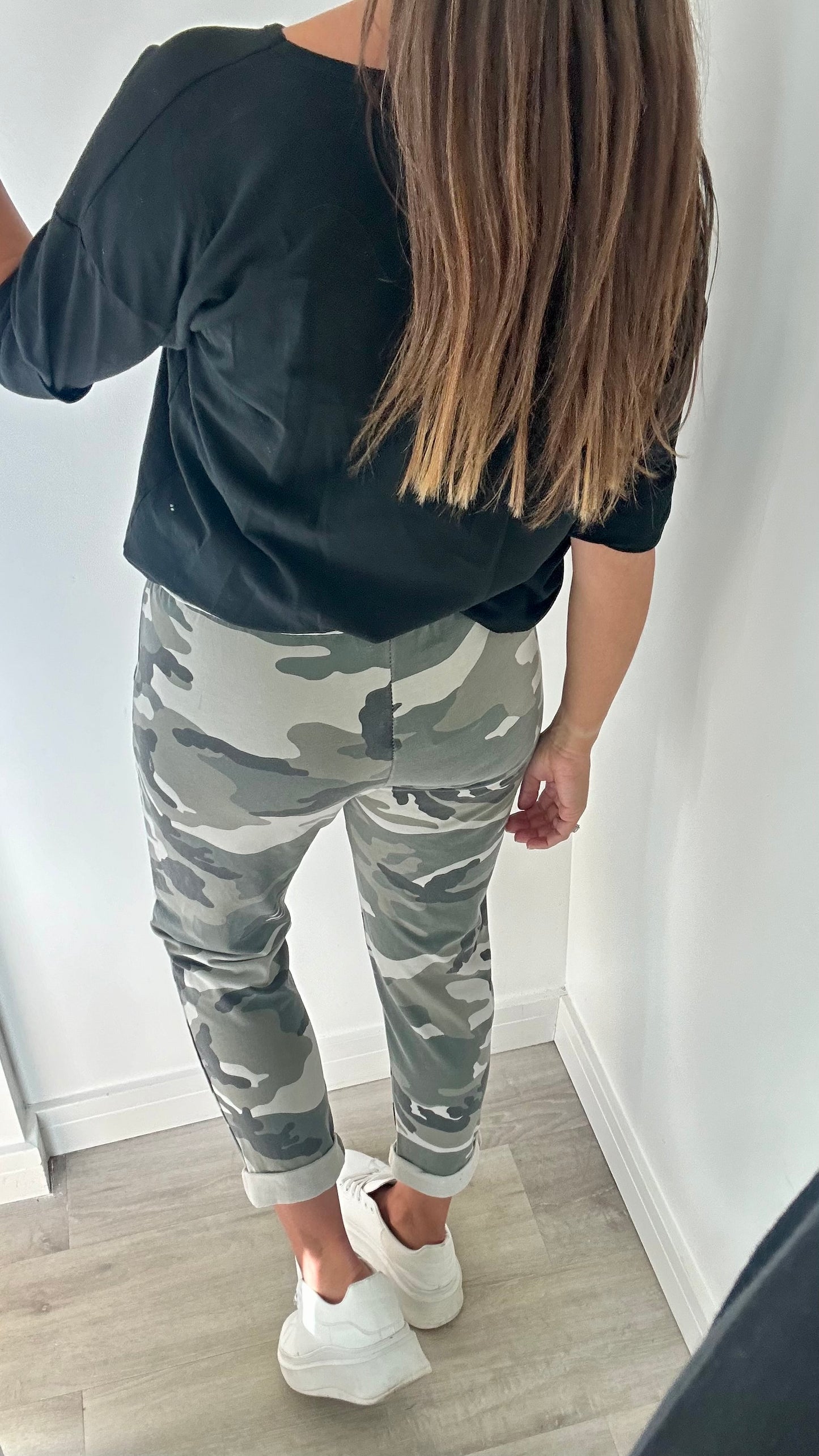 BLACK ROLL SLEEVE SWEAT TOP