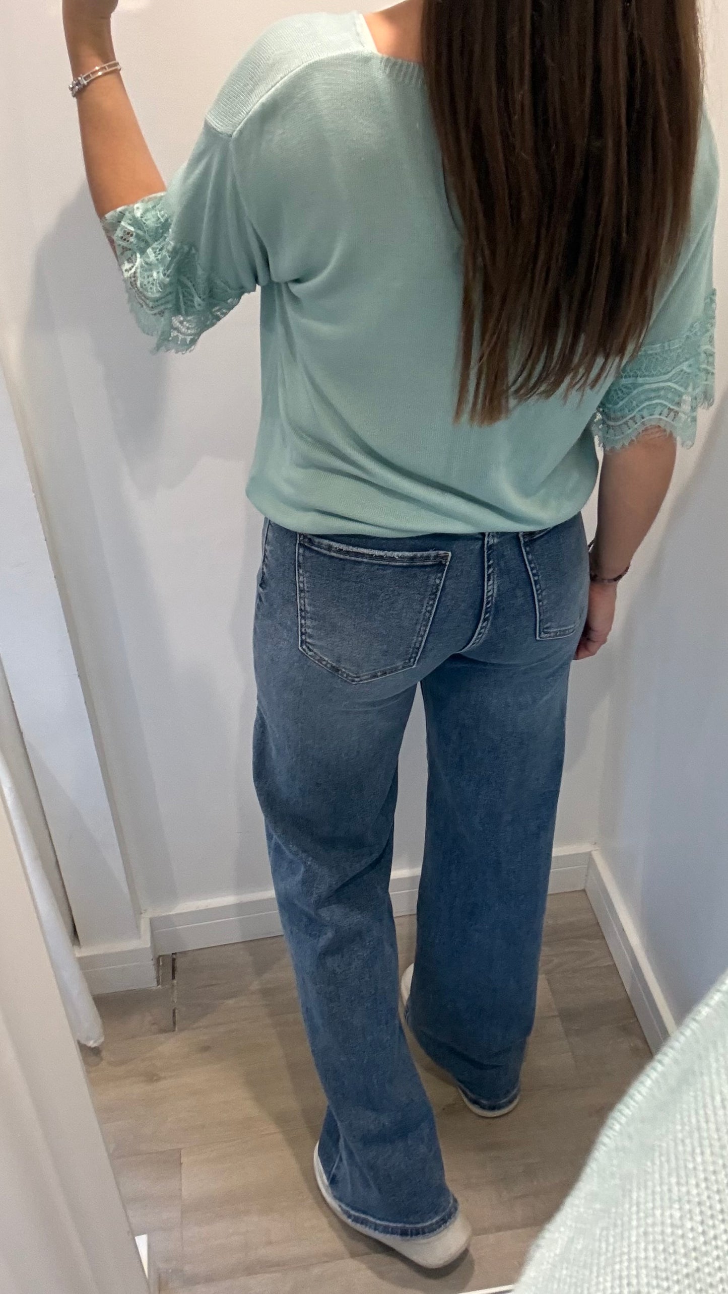 MINT V-NECK FINE KNIT WITH LACE SLEEVE