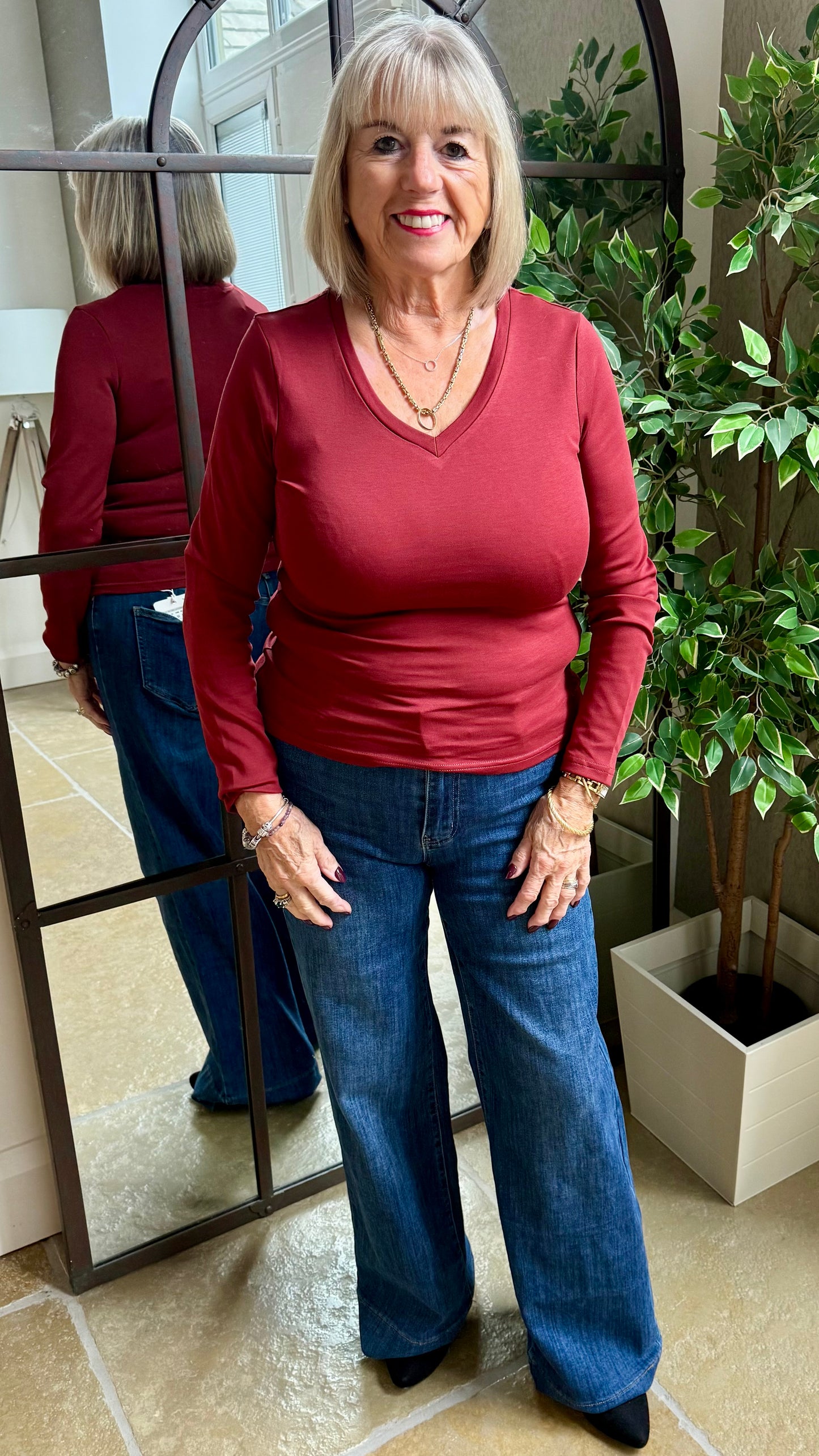 MERLOT V-NECK STRETCH BASIC TOP