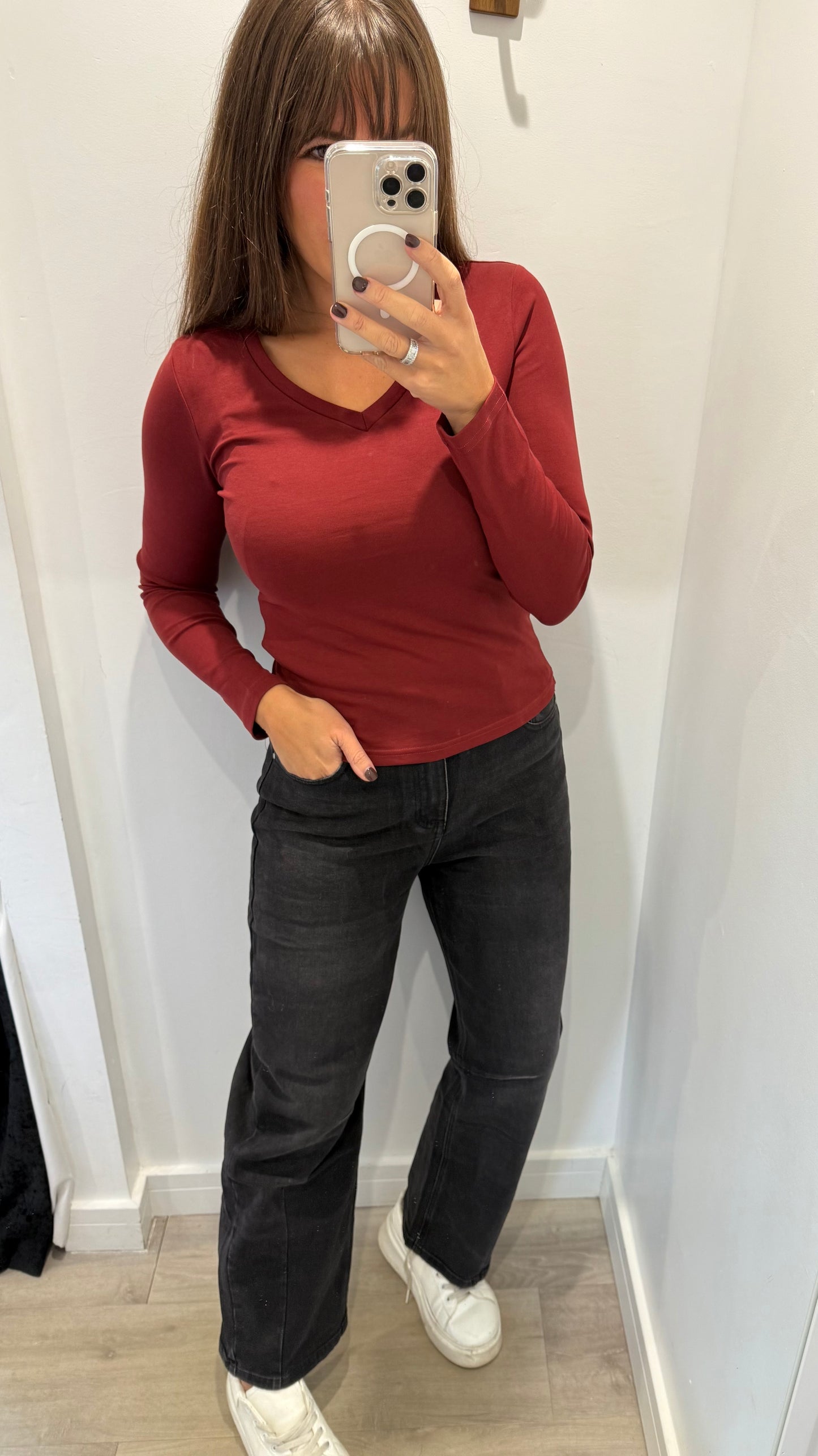 MERLOT V-NECK STRETCH BASIC TOP