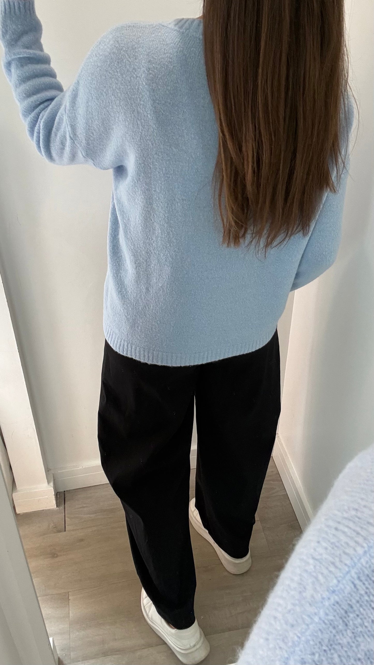 POWDER BLUE LIGHTWEIGHT ROUND NECK KNIT