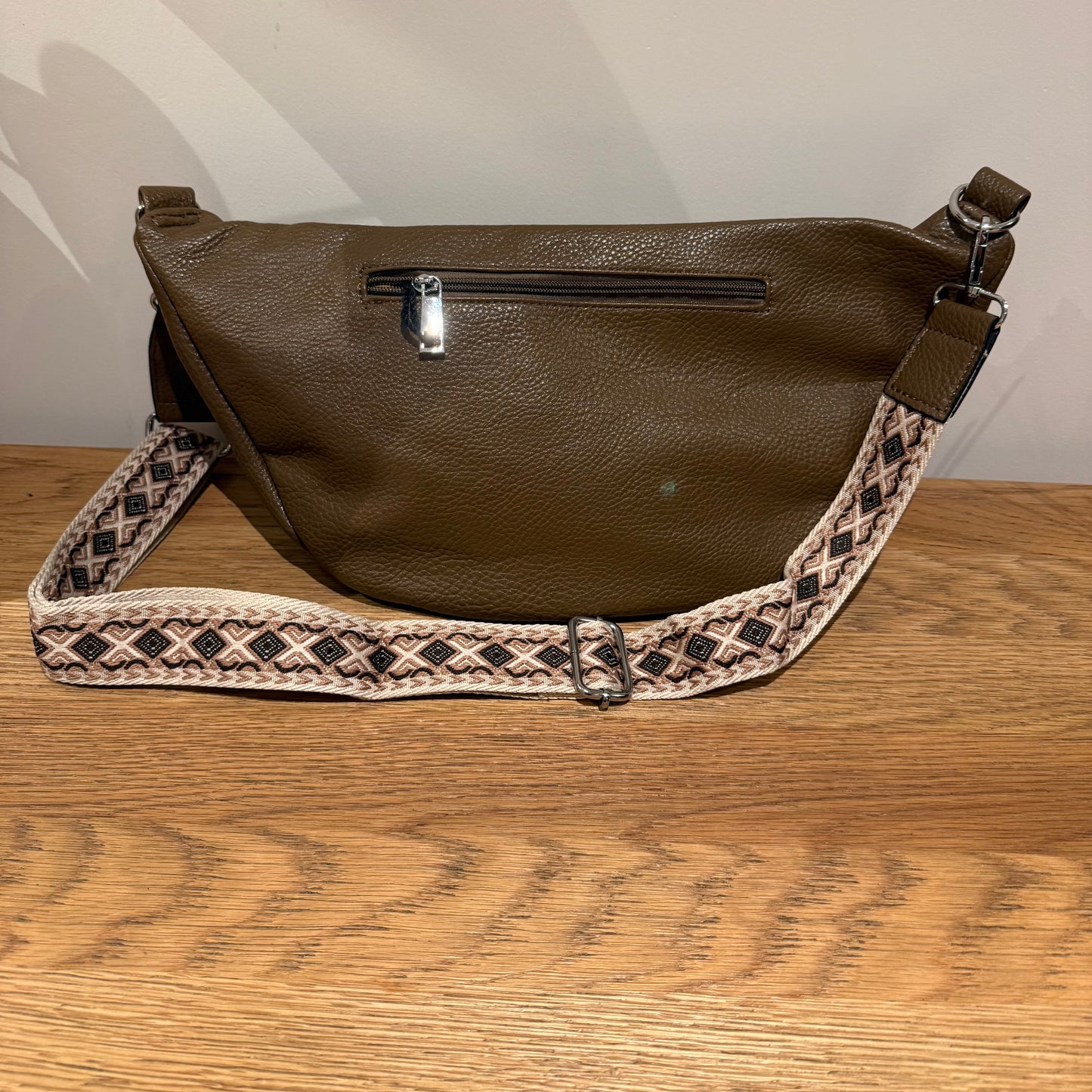 THE SOFT CURVE CROSSBODY SLING BAG – MOCHA BROWN AZTEC STRAP