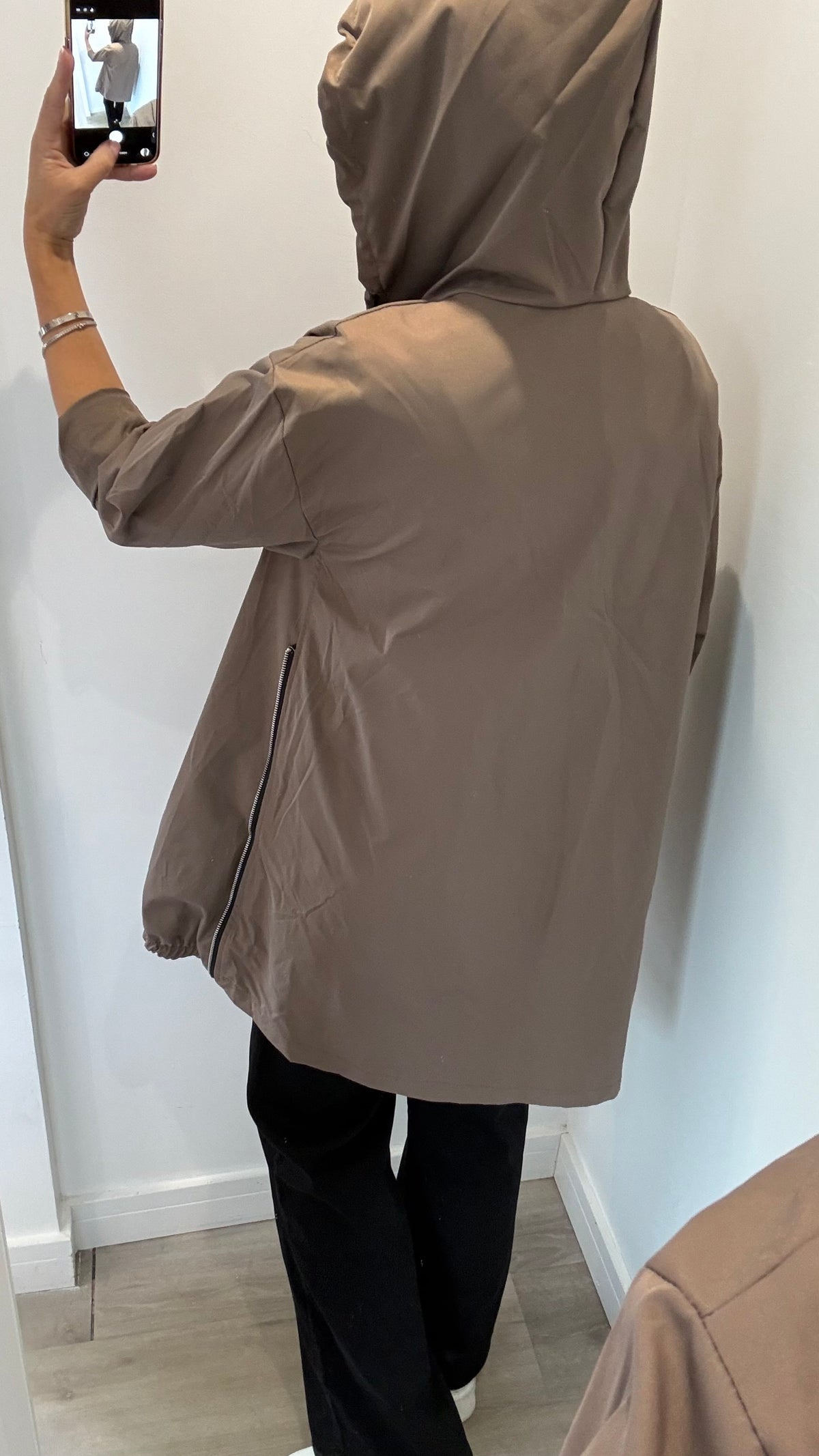 THE EVERYDAY HOODED MAC — TAUPE
