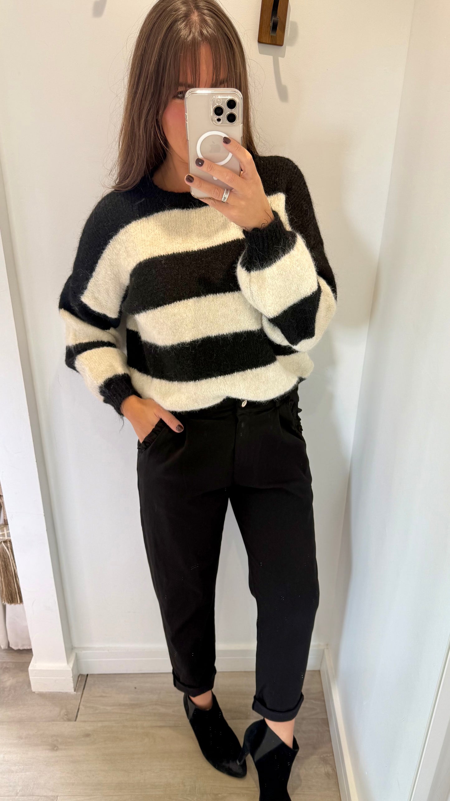 BLACK CHINO MAGIC PANT WITH FRILL POCKET