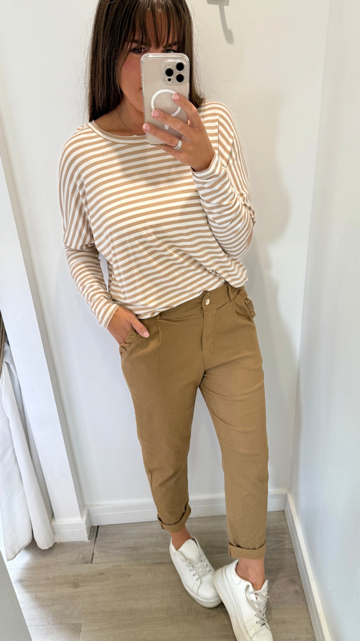 CAMEL CHINO MAGIC PANT WITH FRILL POCKET