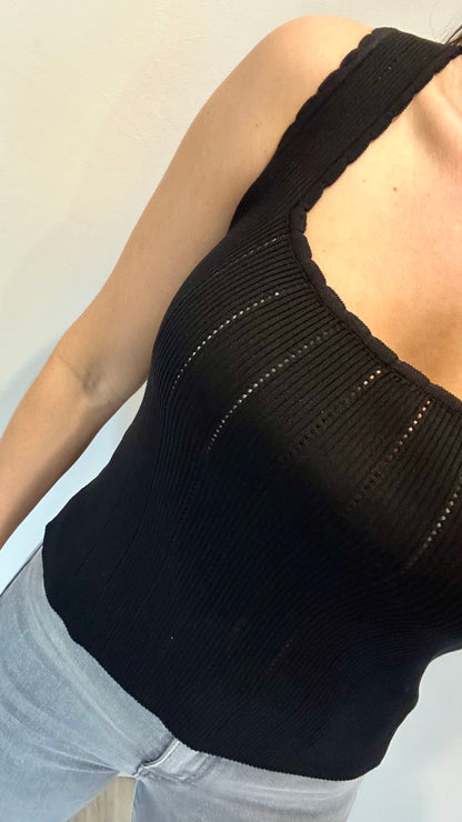 BLACK SCALLOP TRIM VEST TOP