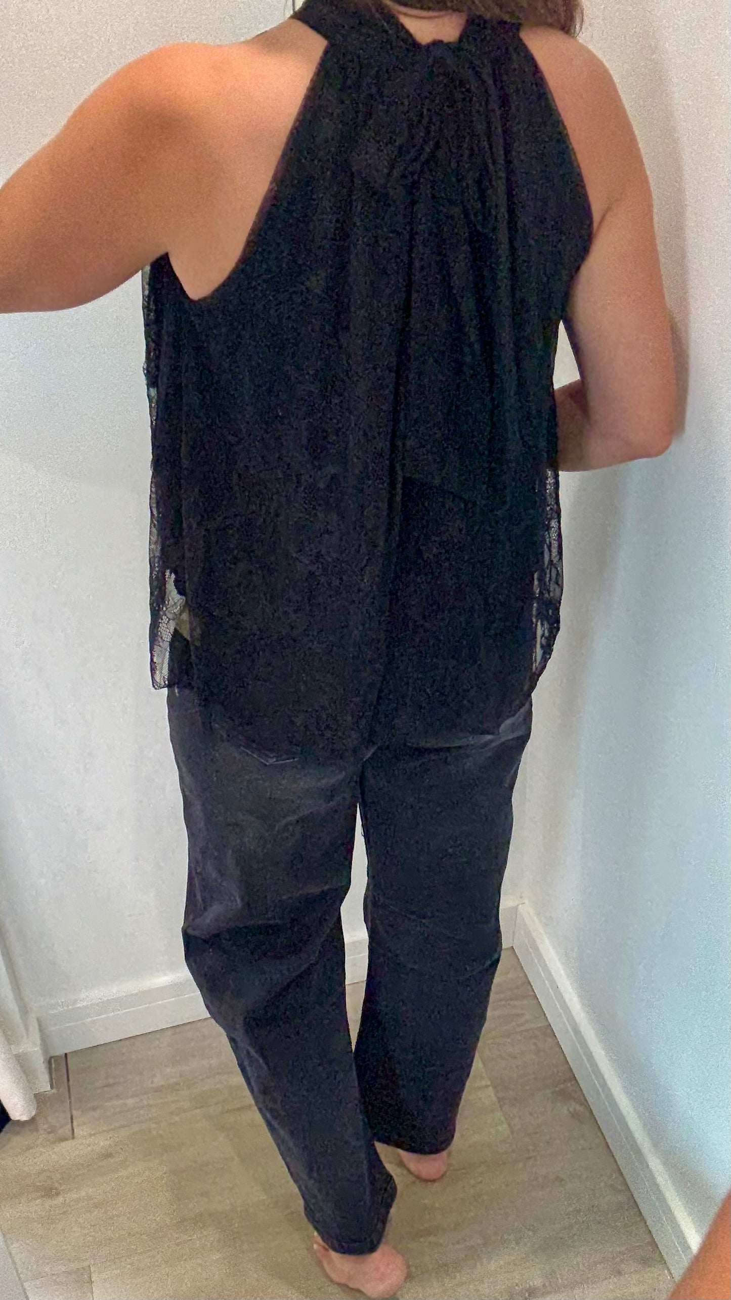 HALTERNECK LACE RUFFLE TOP