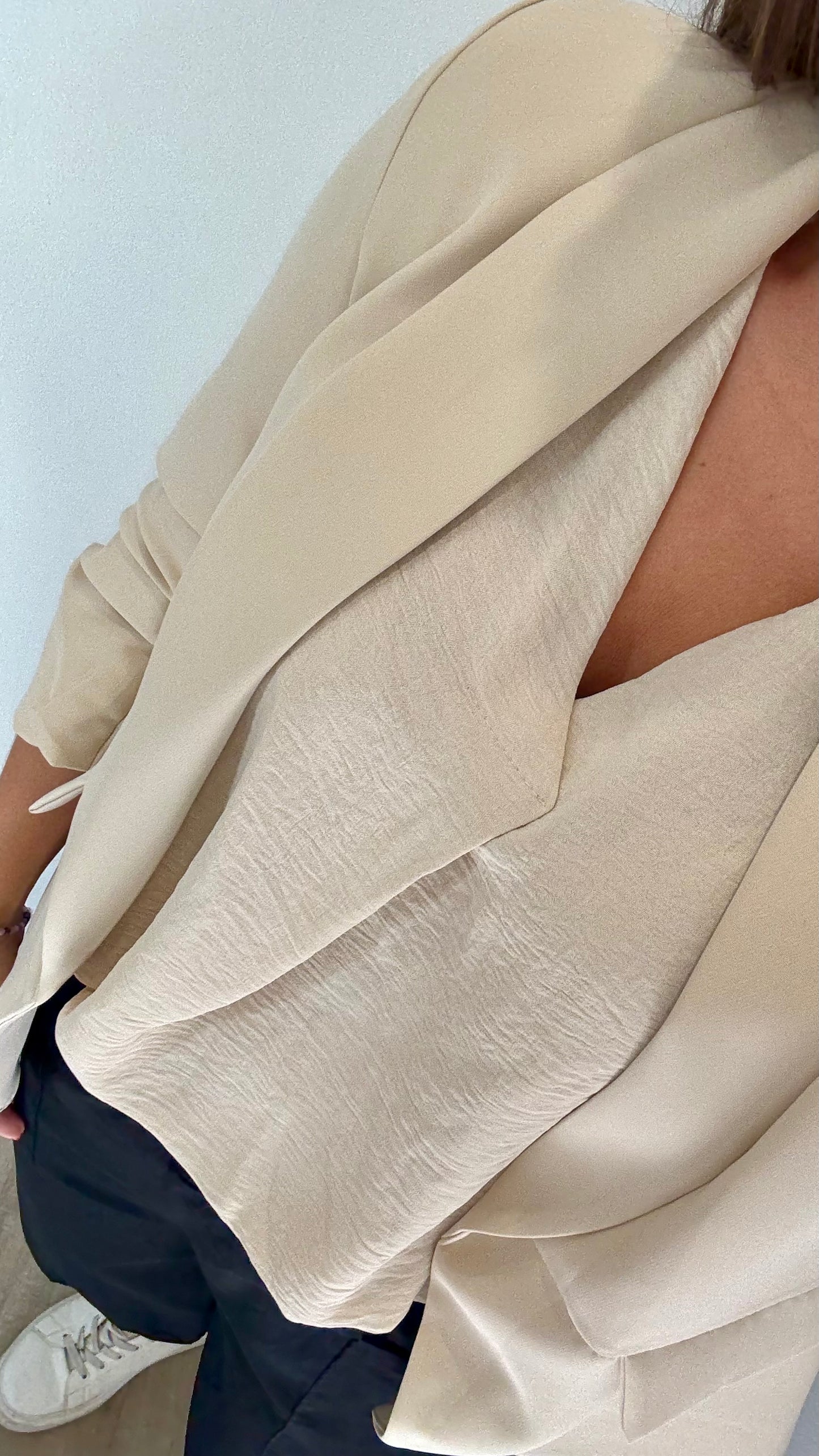 SAND V NECK SHORT SLEEVE TOP