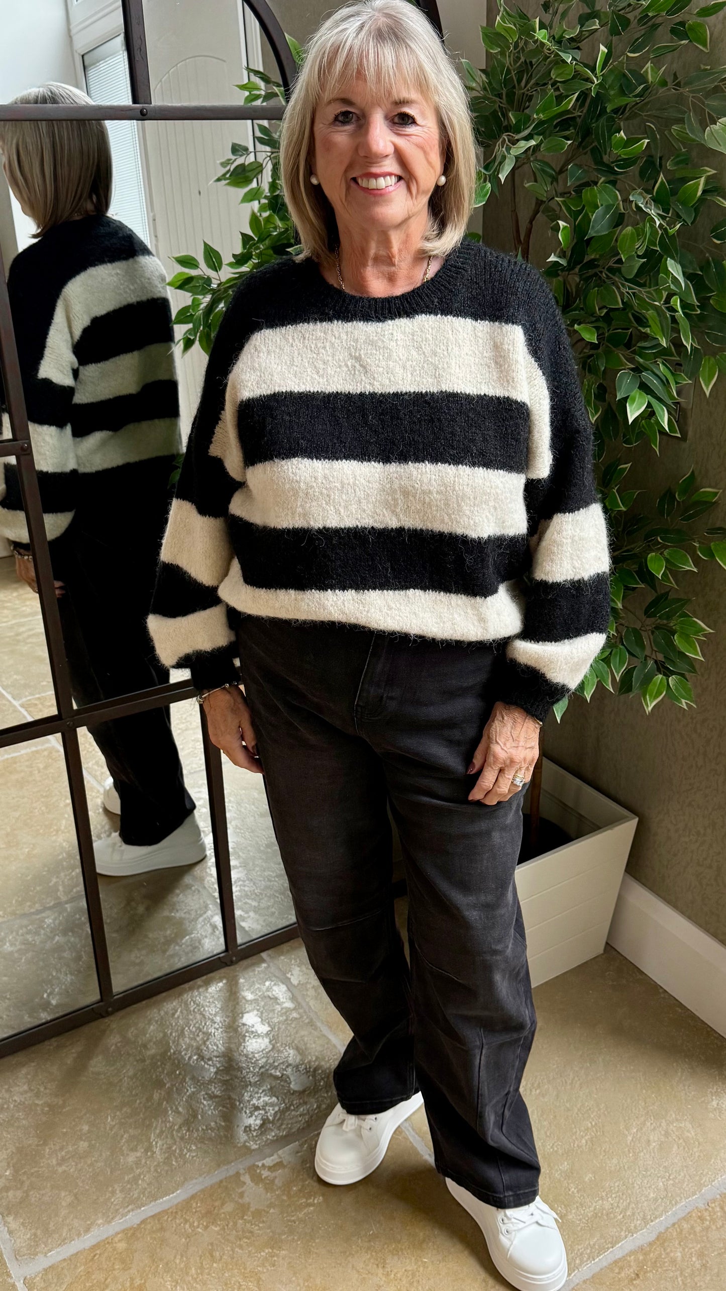 BLACK BALLOON BARREL-LEG MOM JEANS