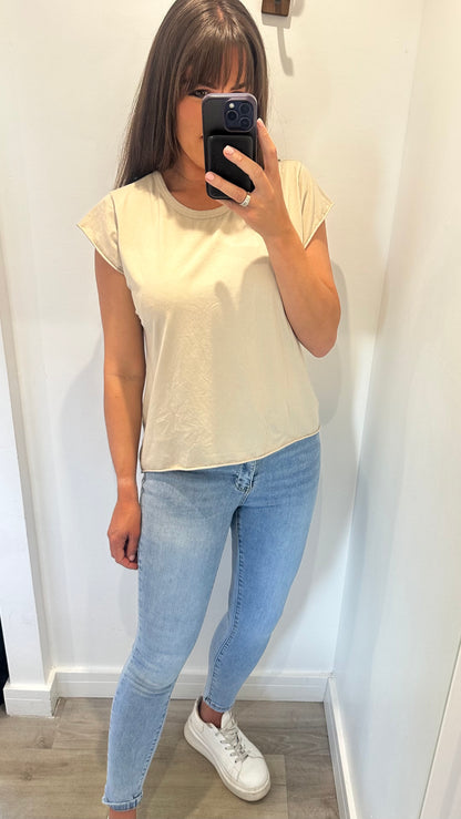 SAND CAP SLEEVE TEE