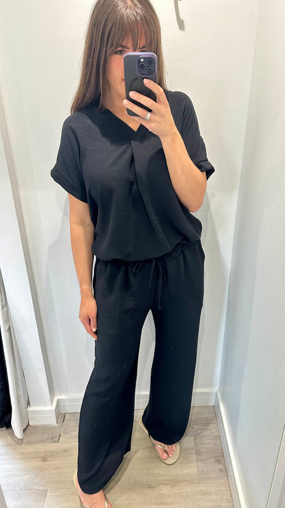 BLACK V NECK SHORT SLEEVE TOP