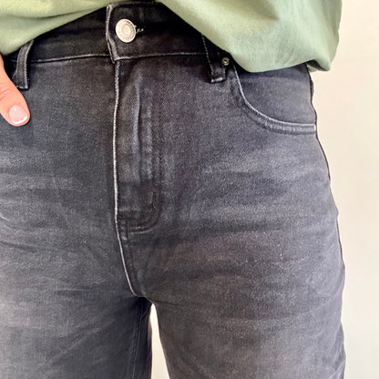 BLACK BALLOON BARREL-LEG MOM JEANS