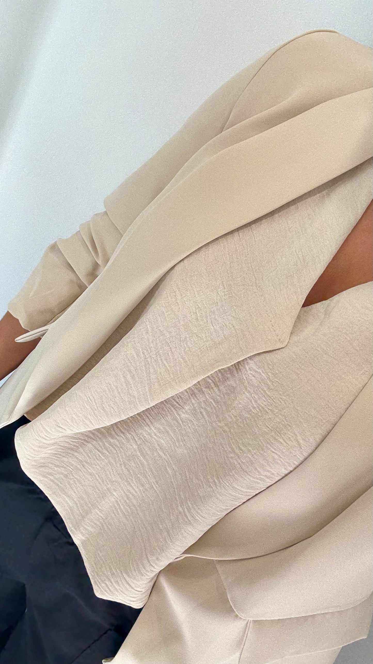 SAND V NECK SHORT SLEEVE TOP