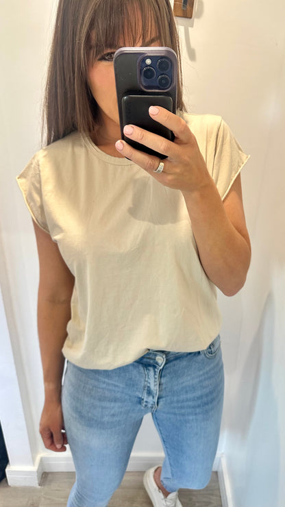 SAND CAP SLEEVE TEE