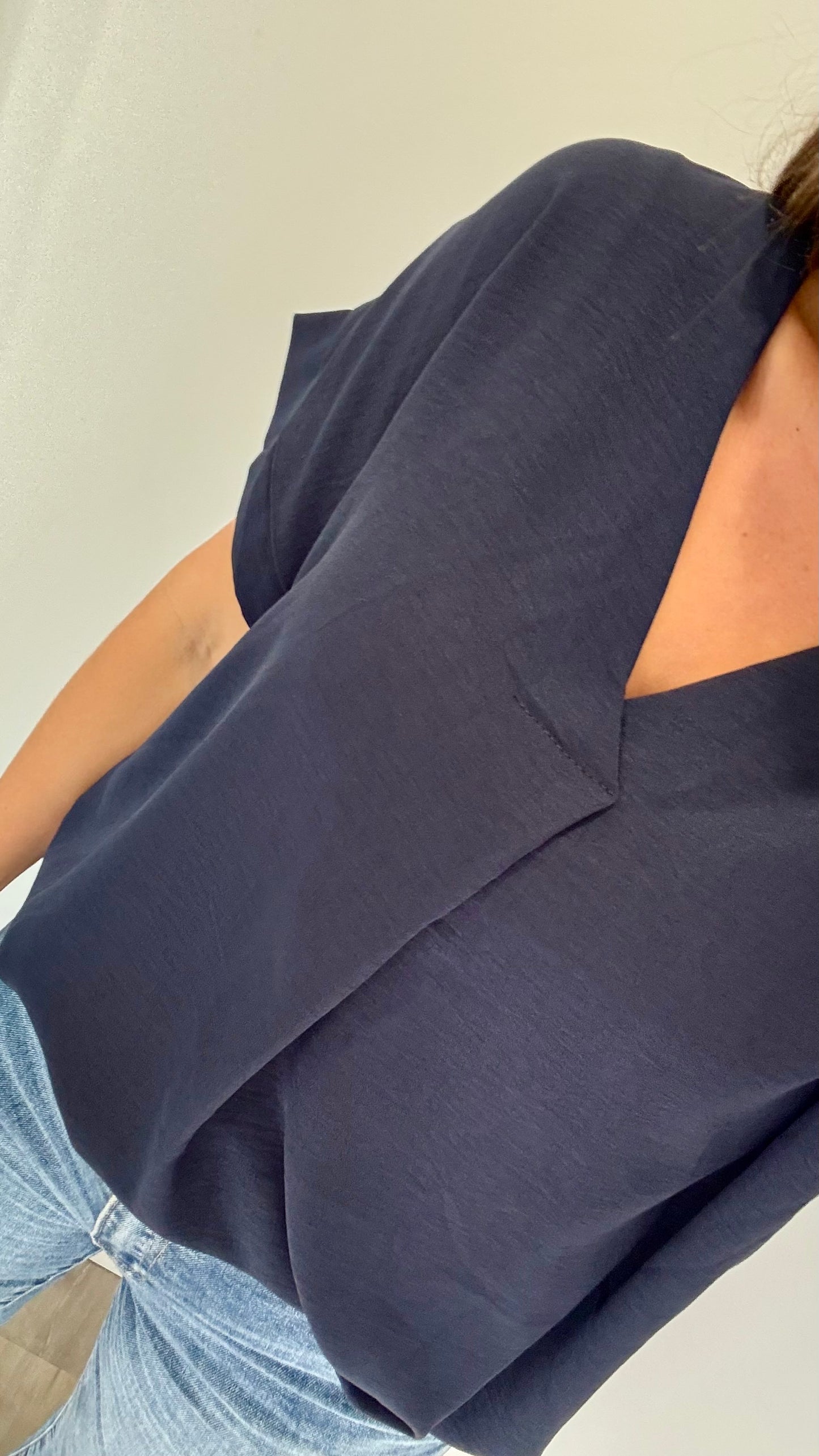 NAVY V NECK SHORT SLEEVE TOP