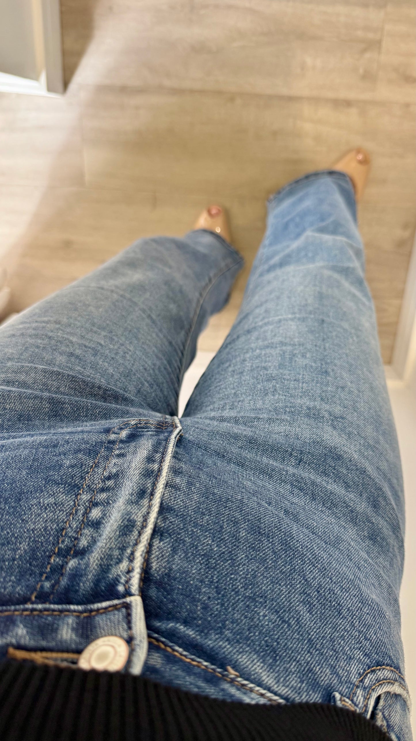 MID WASH DAD FIT JEANS - LONGER LENGTH WITH STRETCH