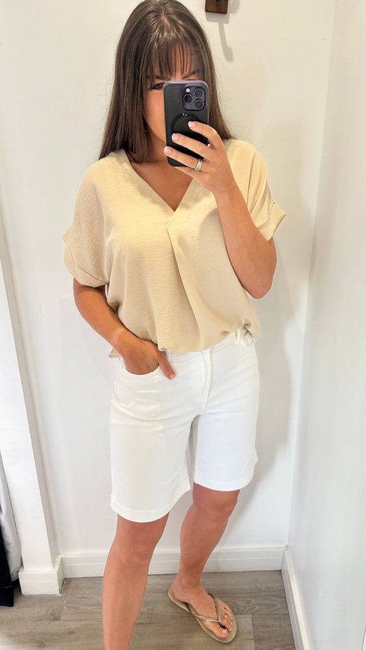 SAND V NECK SHORT SLEEVE TOP