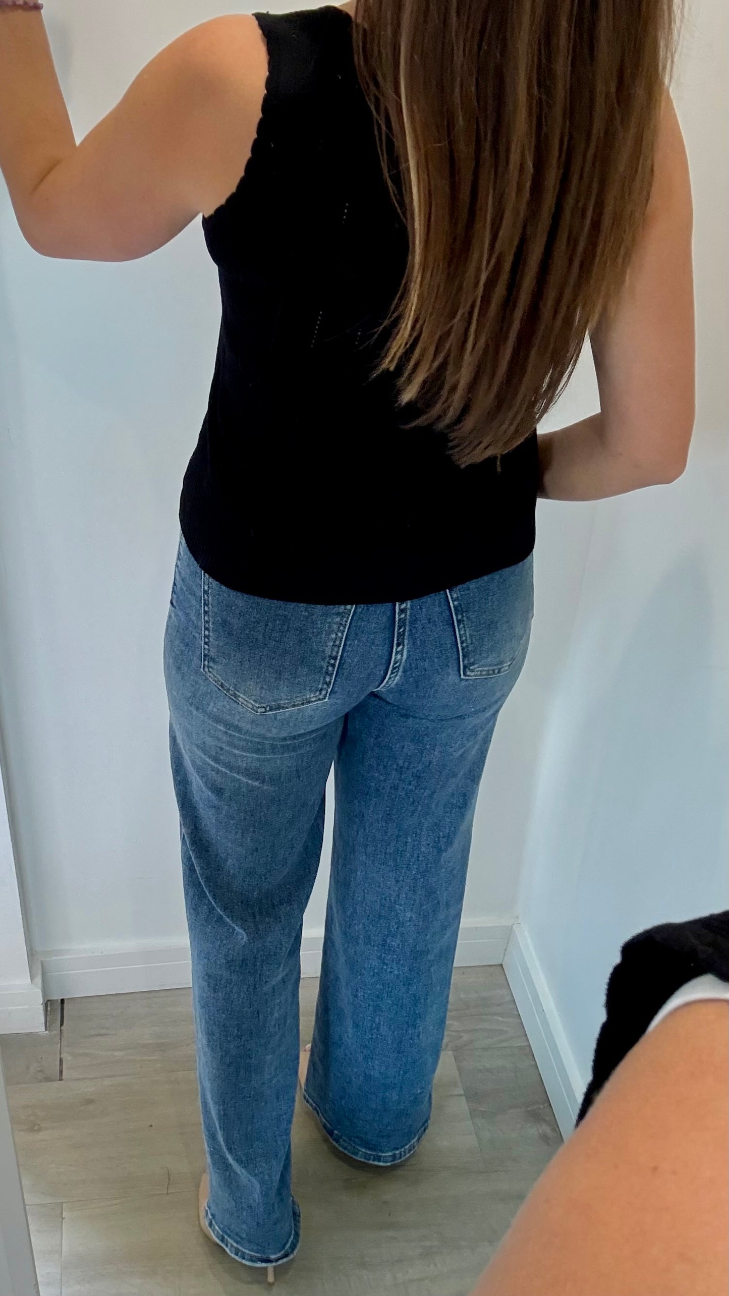 BLACK SCALLOP TRIM VEST TOP