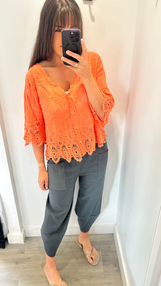 CORAL FLORAL APPLIQUE V NECK TOP