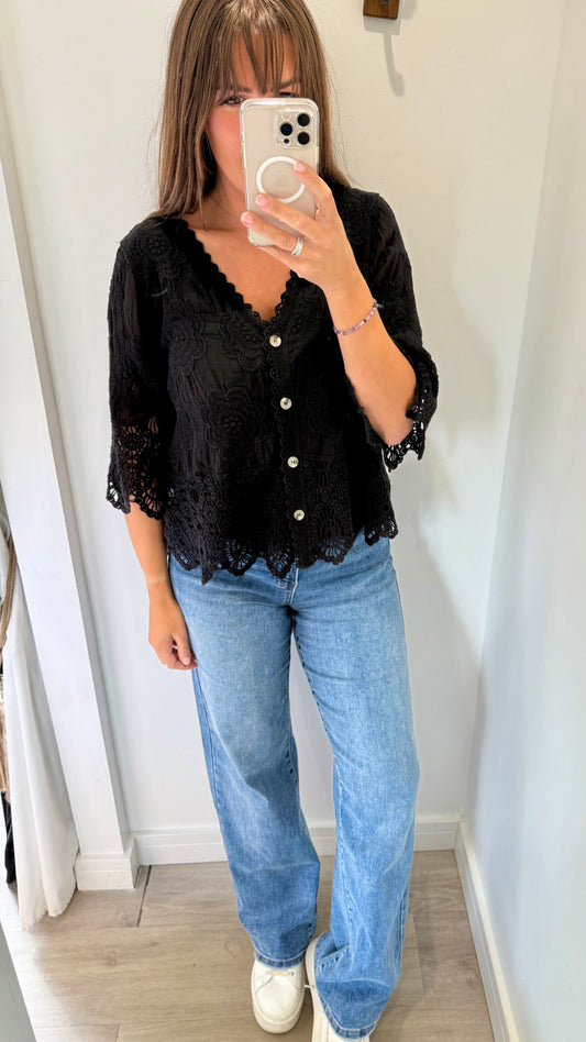 BLACK FLORAL APPLIQUE V NECK TOP