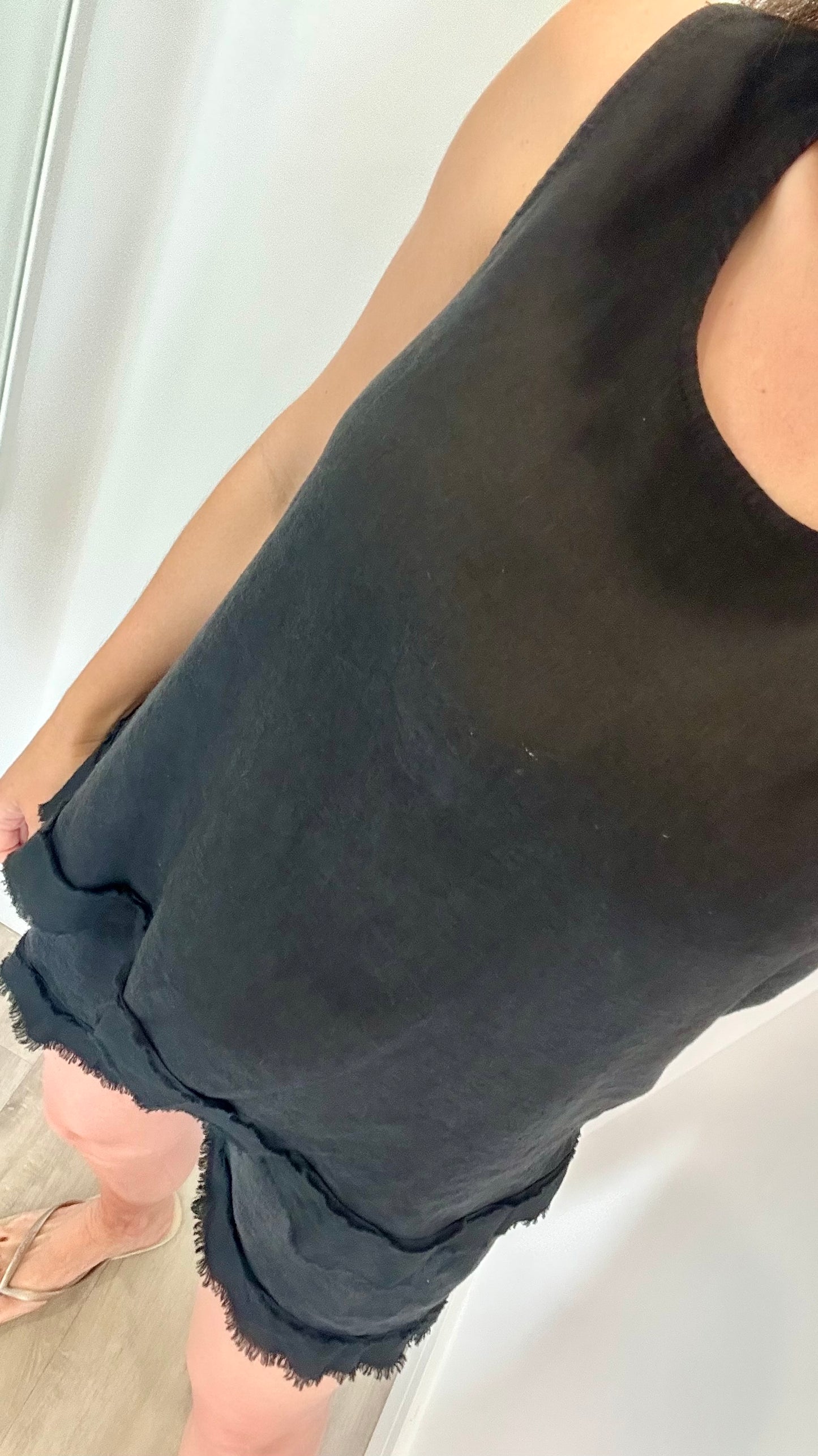 BLACK SLEEVELESS LINEN MIX TOP