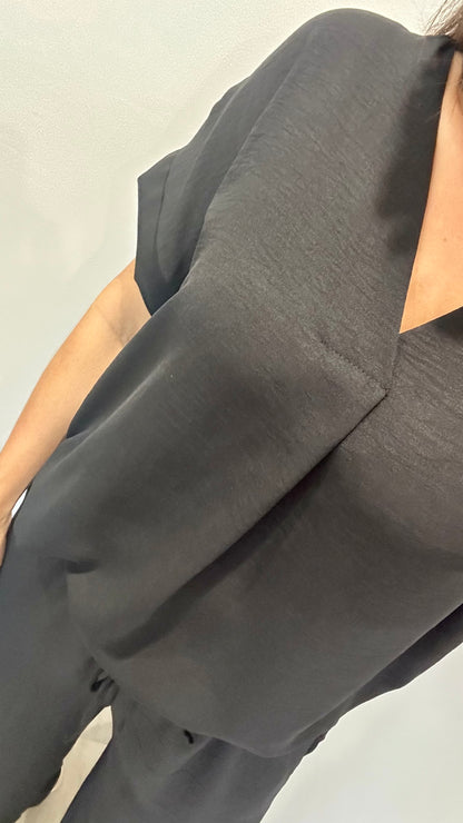 BLACK V NECK SHORT SLEEVE TOP